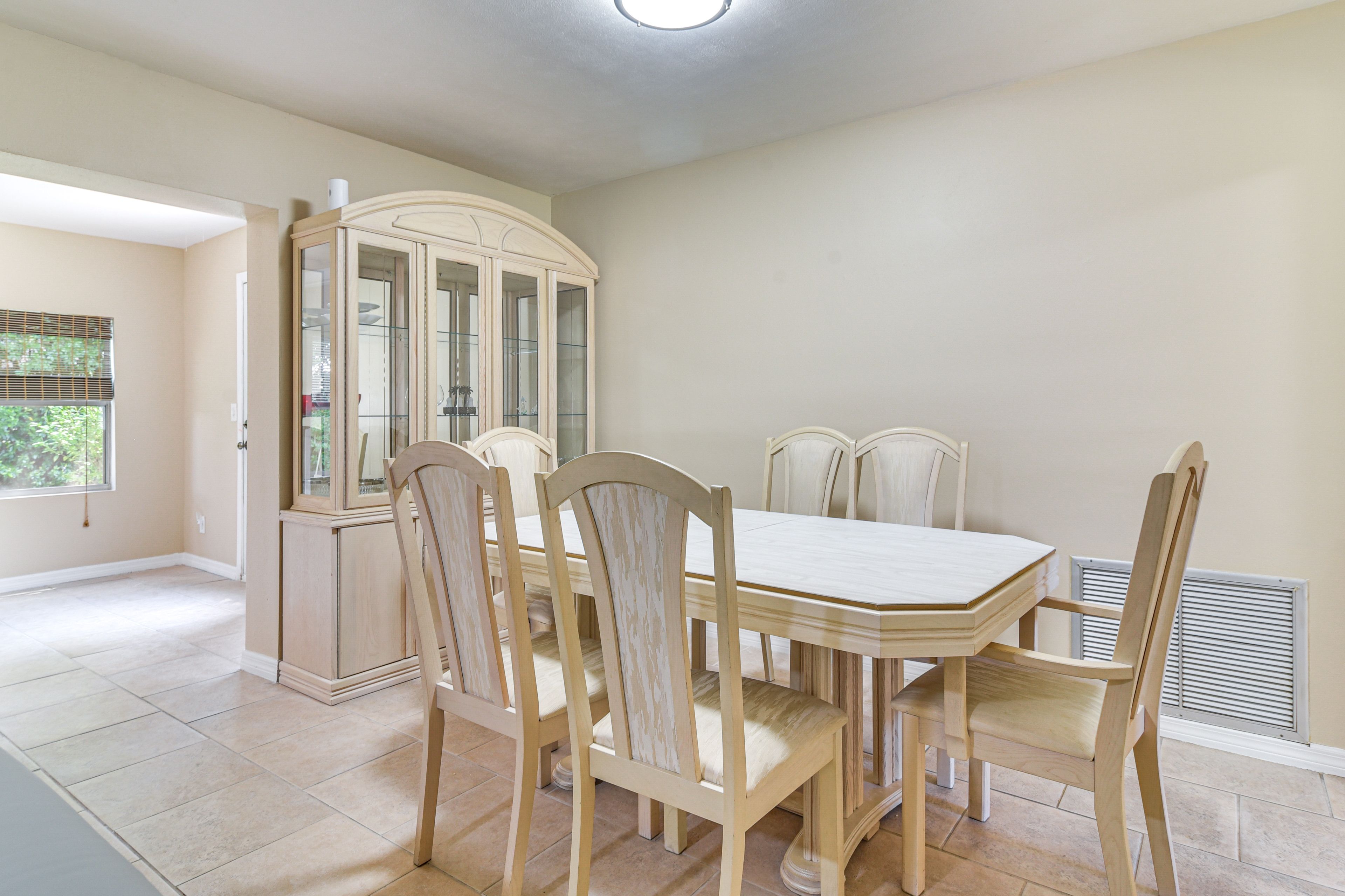 Dining Area | Dishware/Flatware