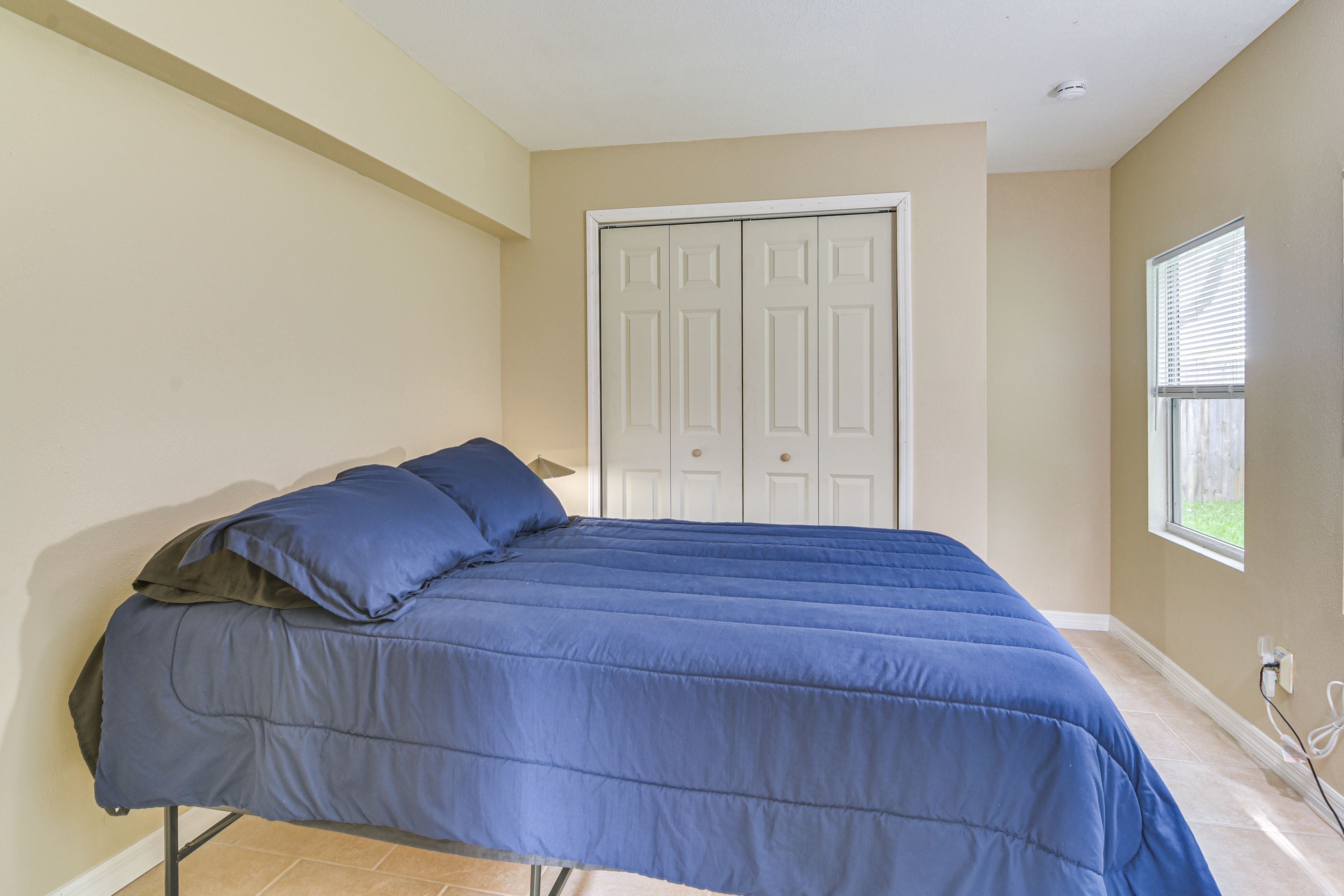 Bedroom 3 | Queen Bed