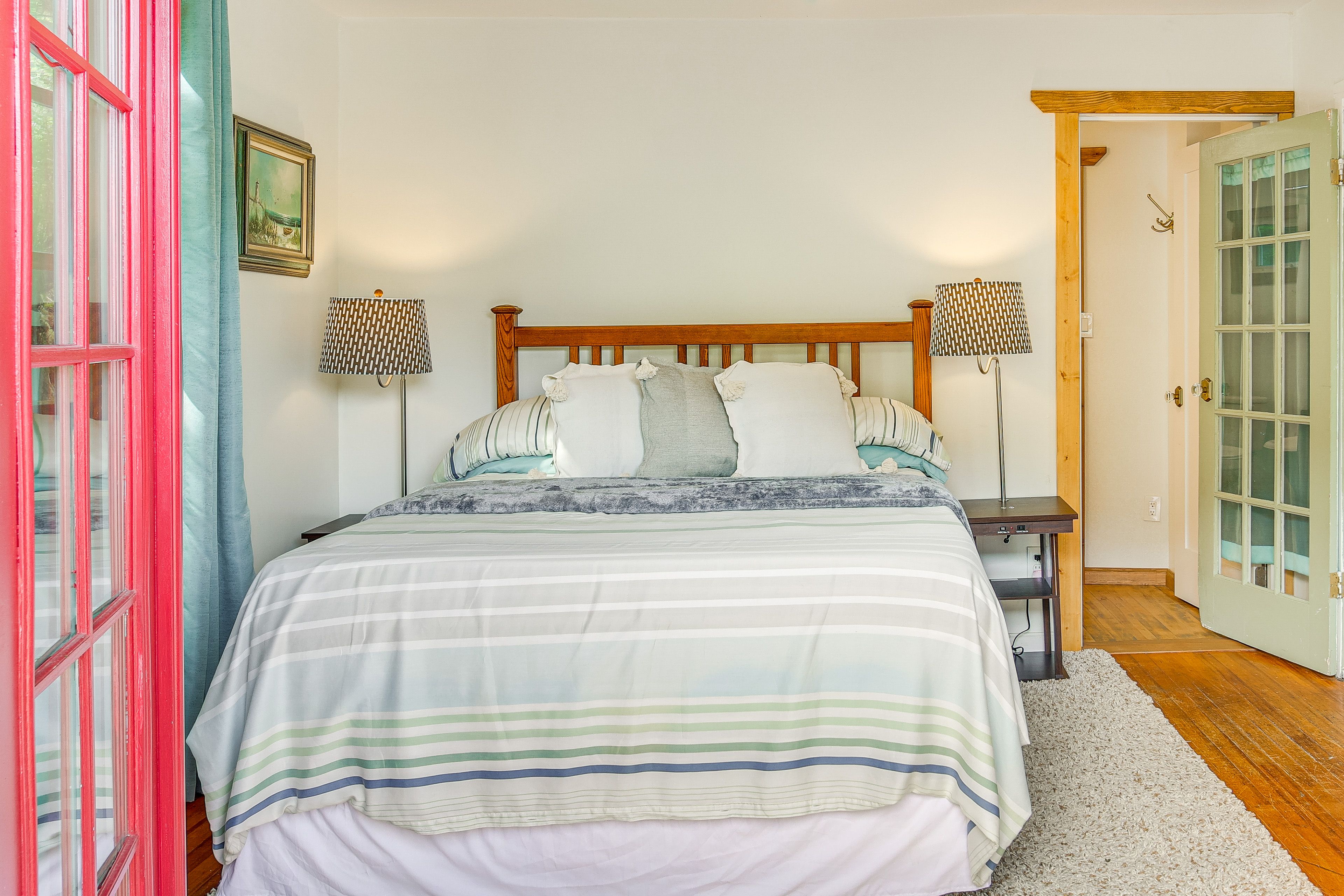 Bedroom 1 | Queen Bed