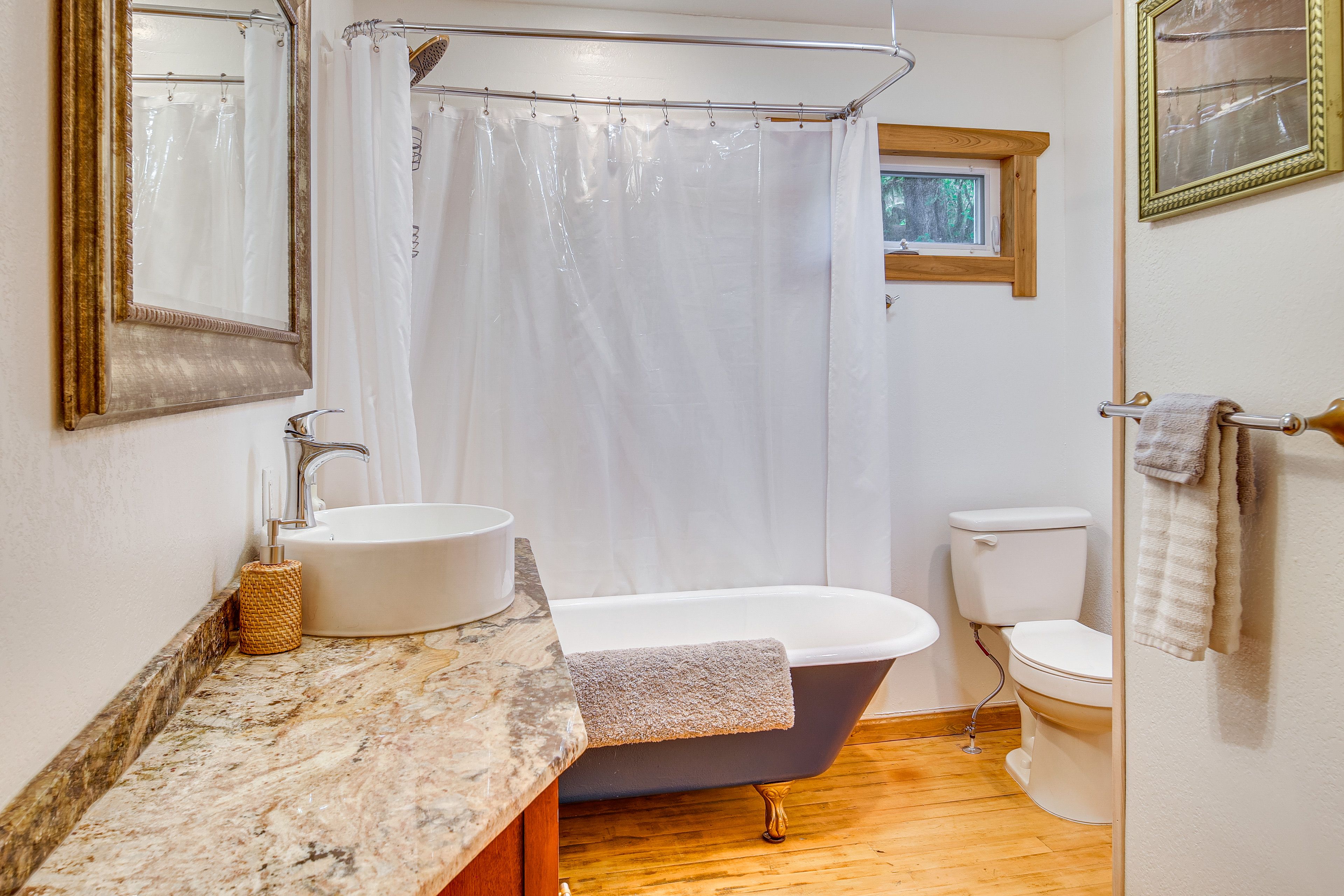 Full Bathroom