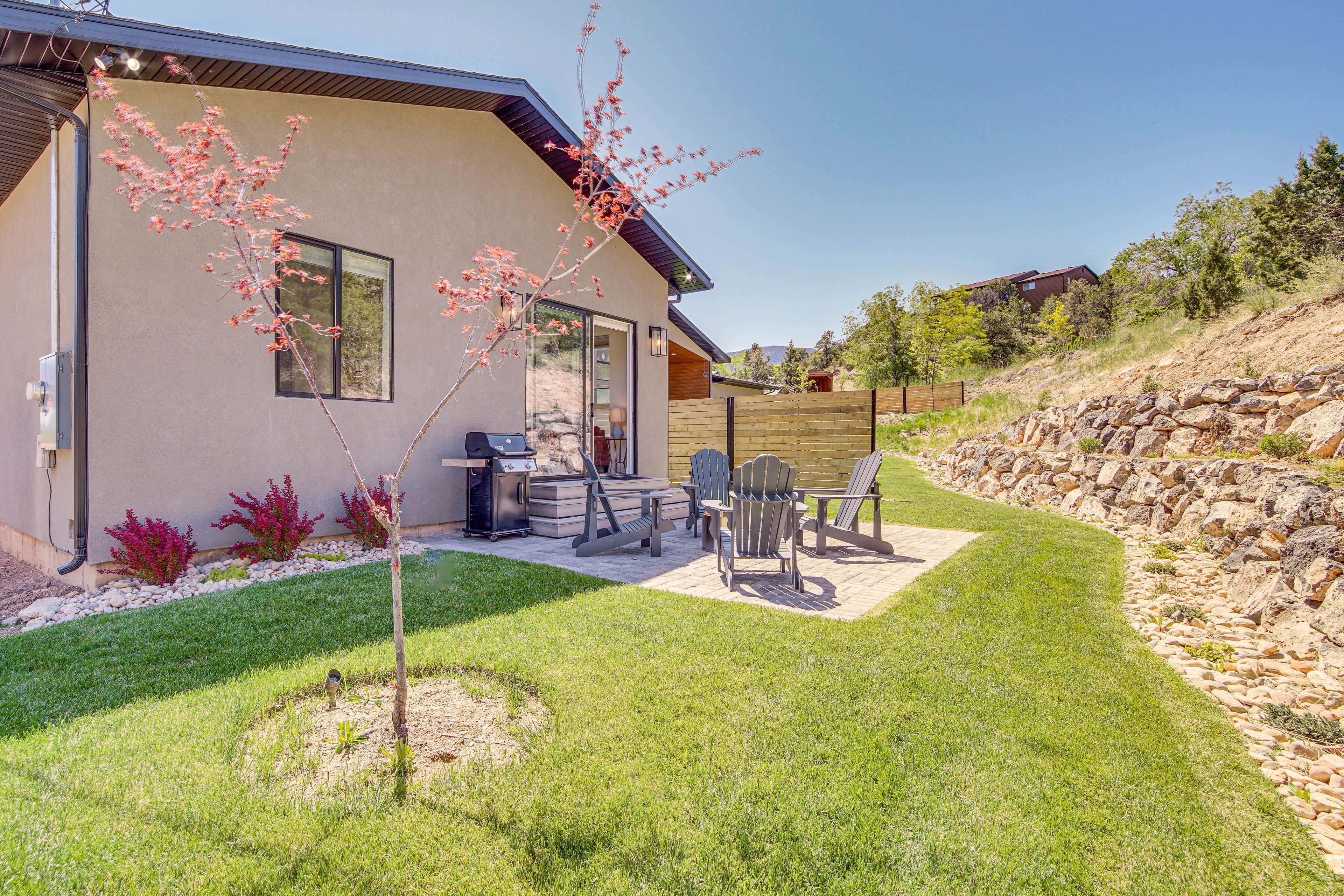 Backyard | Wood-Burning Fire Pit | 1 Mi to Downtown Cedar City