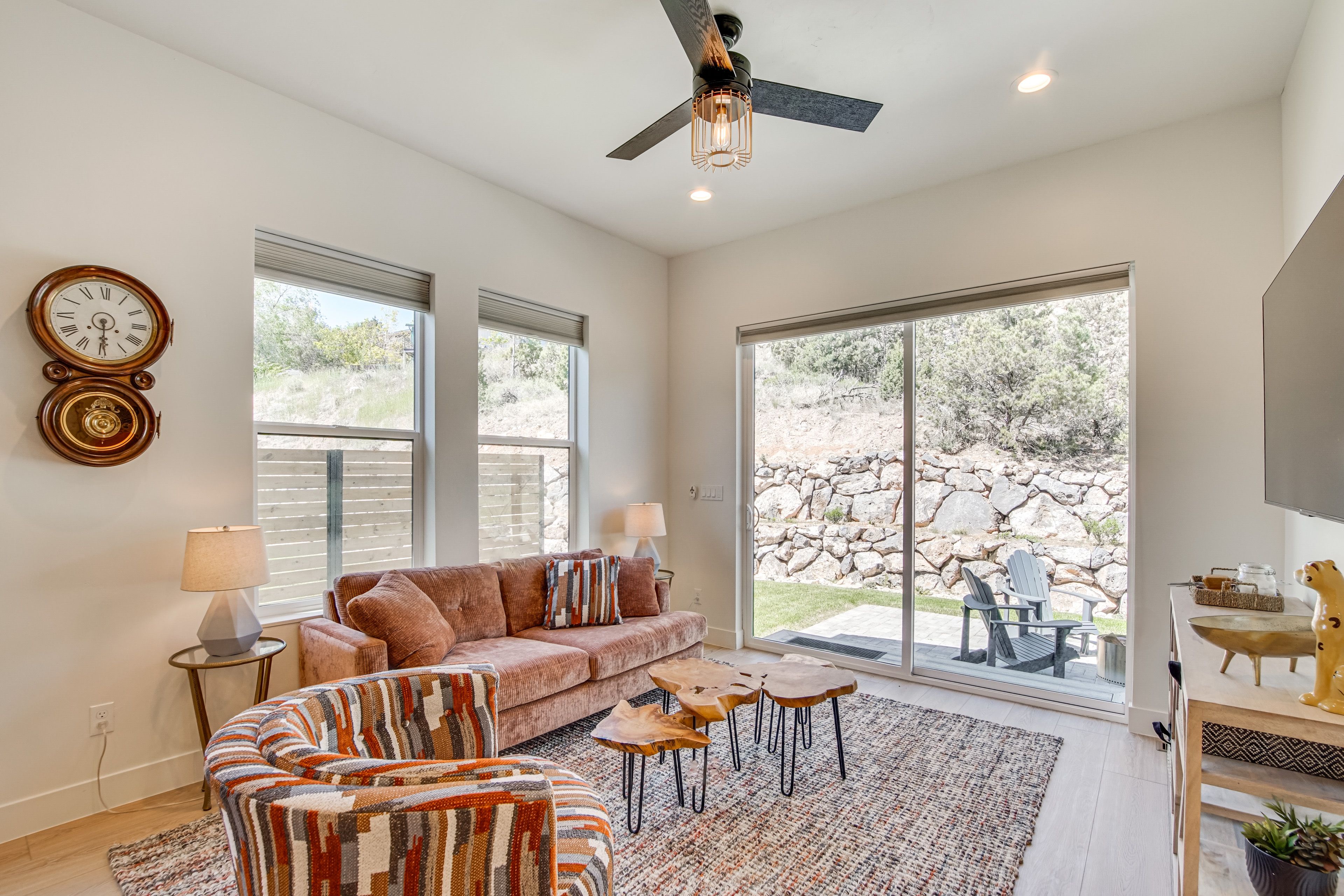 Living Room | Smart TV | Free WiFi