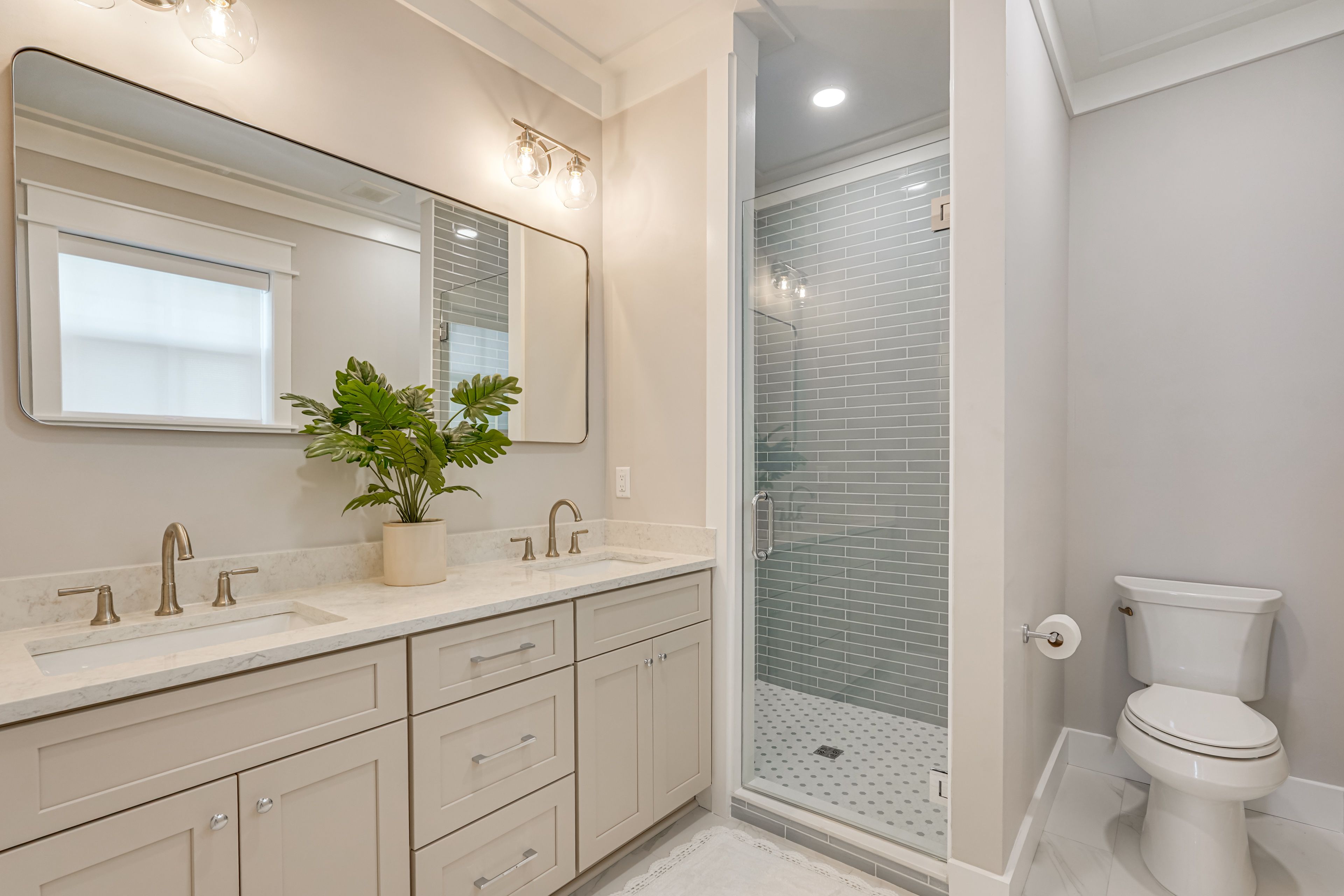 Full Bath | Towels | Hair Dryer | 2nd Floor