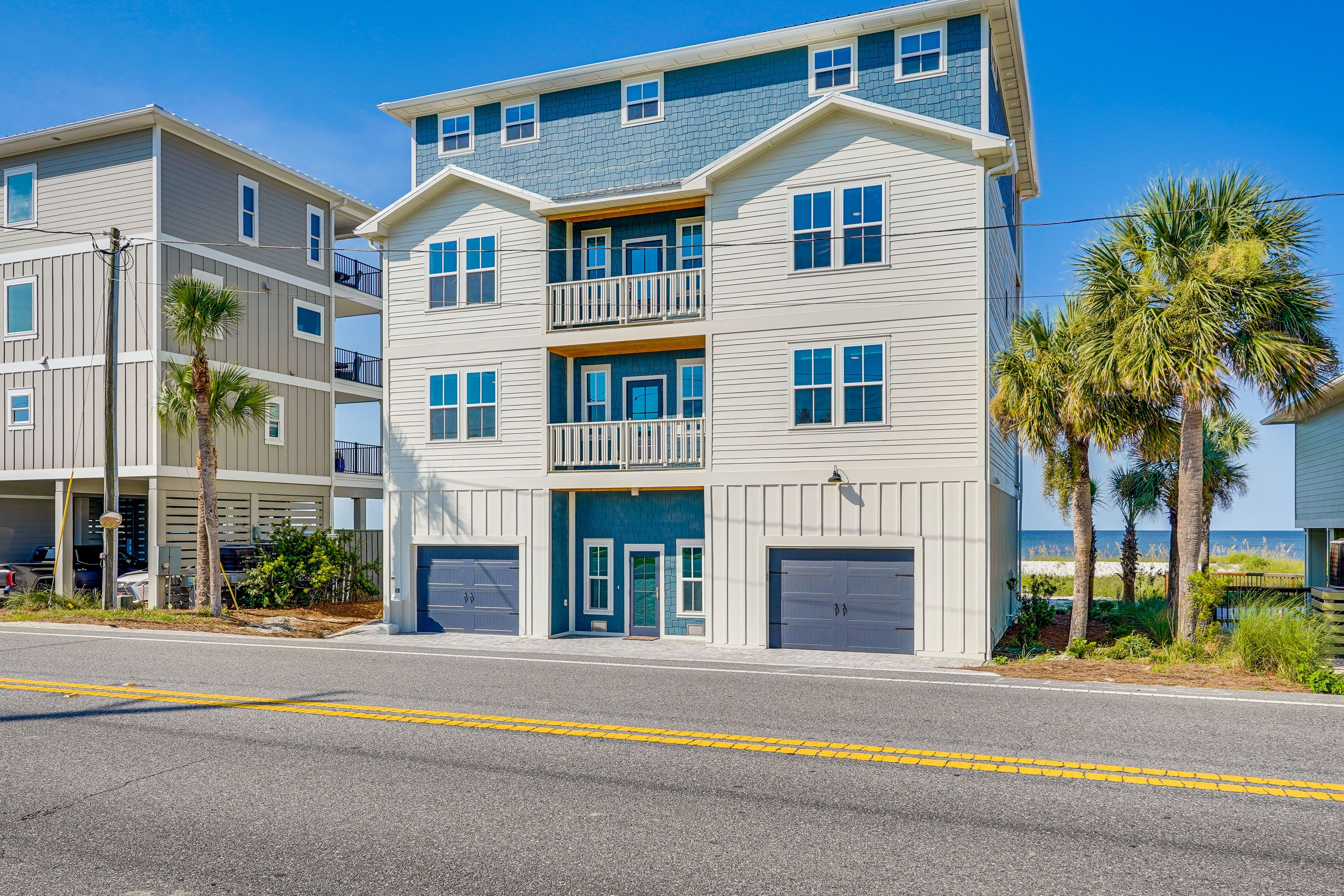 Parking | Garage (4 Vehicles) | Driveway (4 Vehicles)