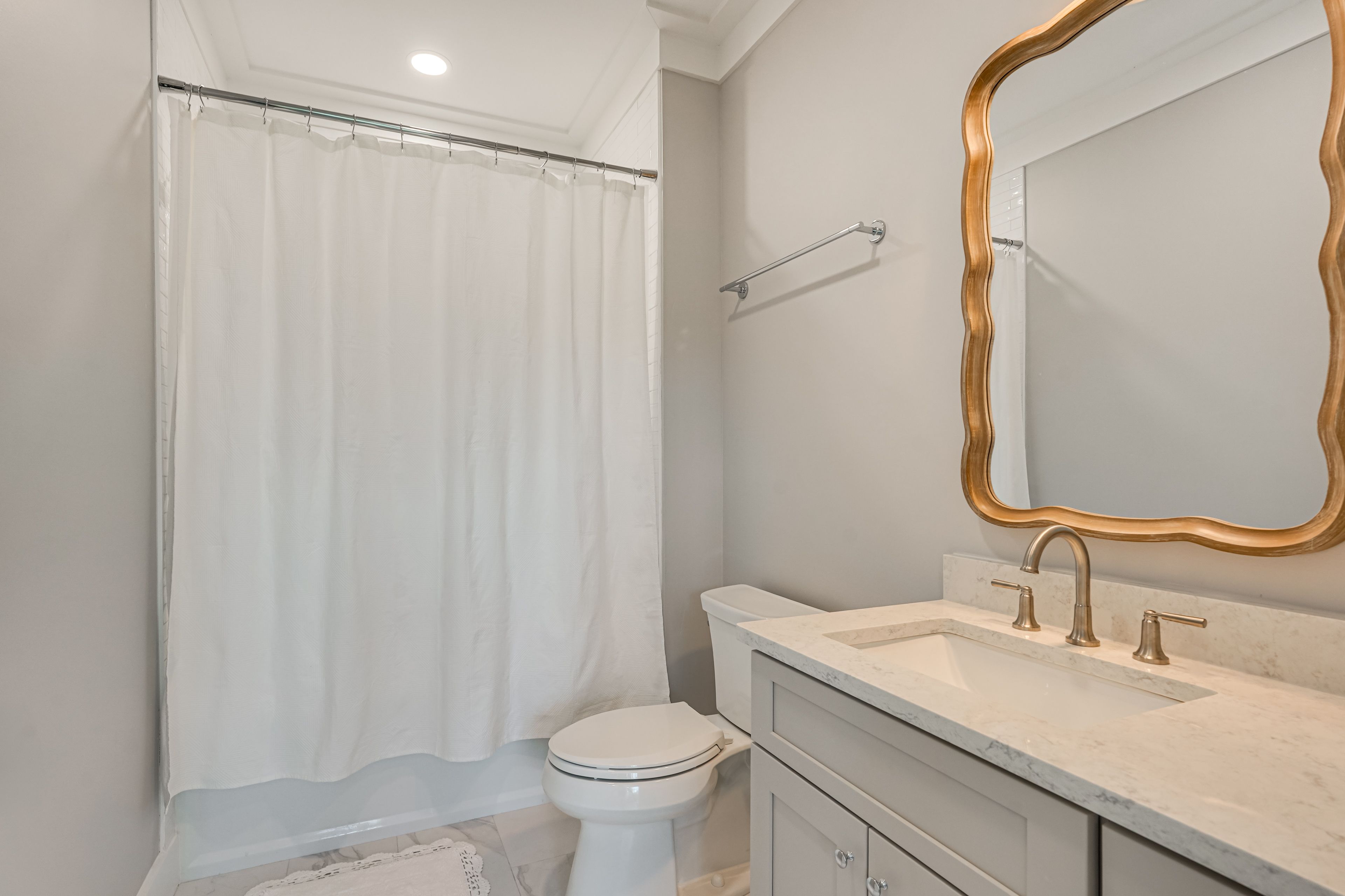 Full Bath | 2nd Floor