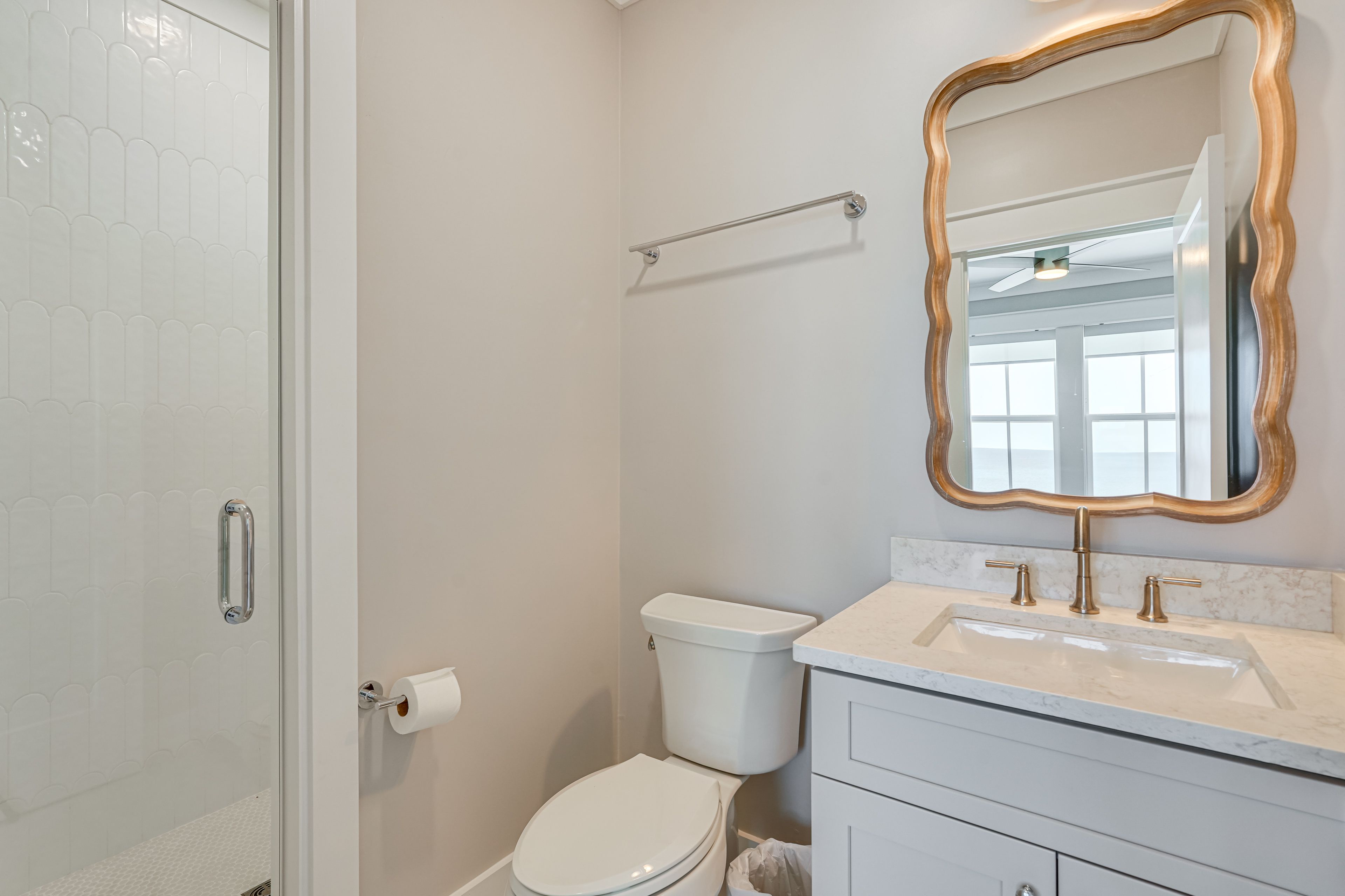 Full Bath | 4th Floor