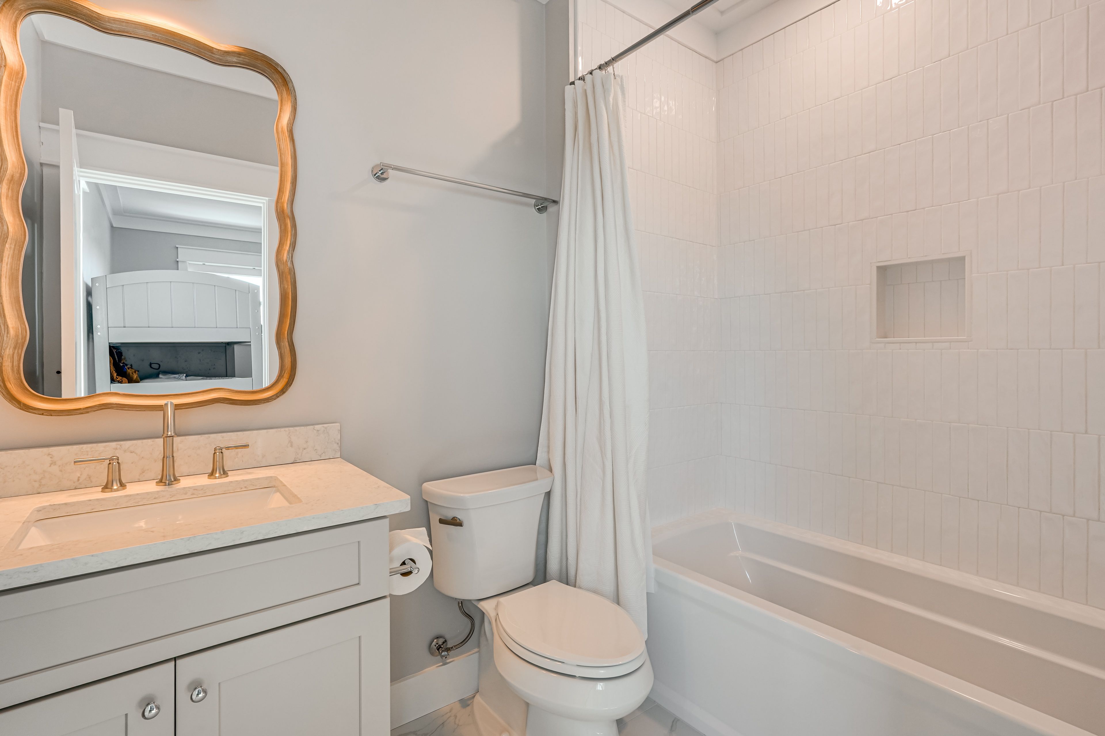 Full Bath | 4th Floor