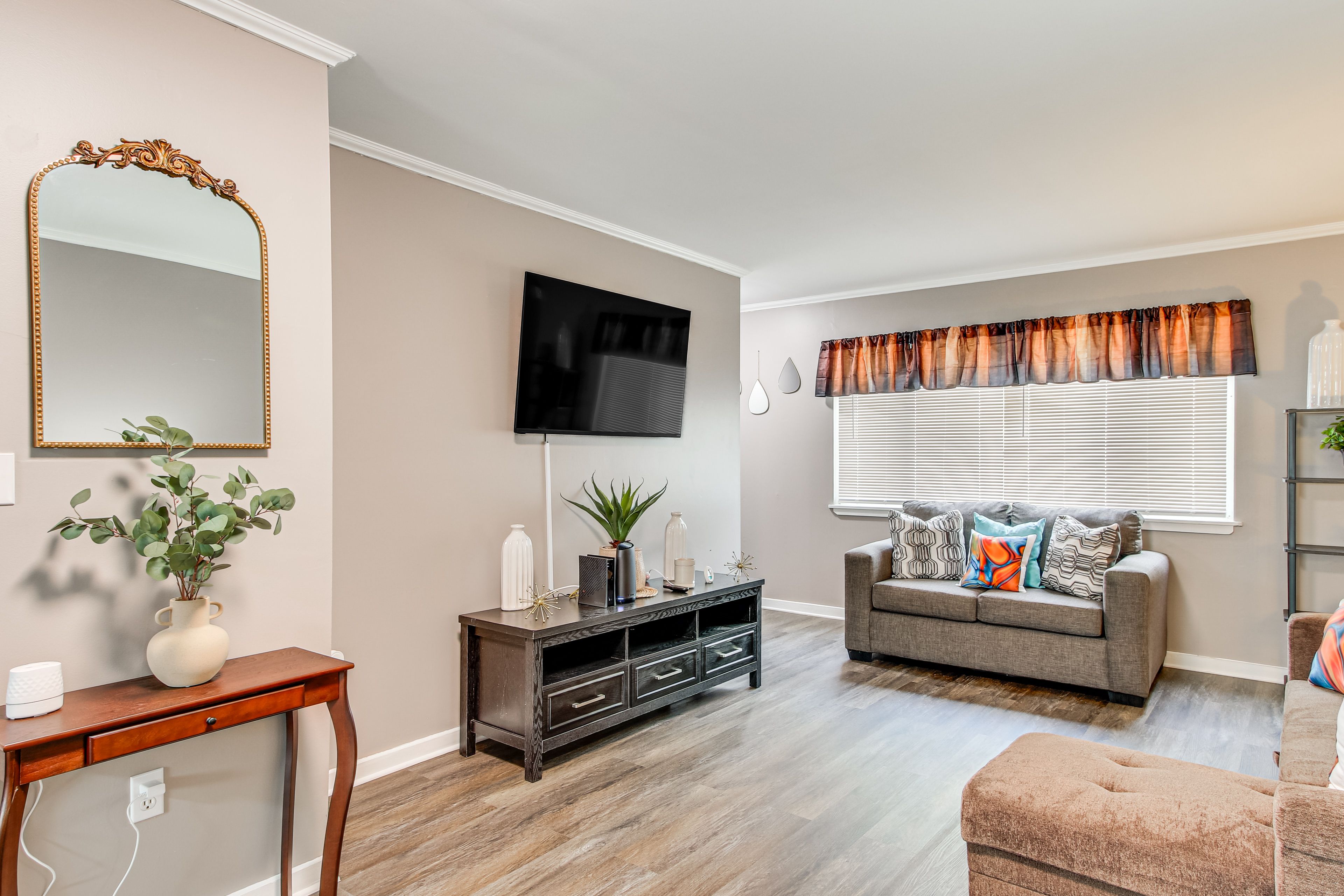 Living Room | Full Sleeper Sofa | 1st Floor | Free WiFi | Smart TV