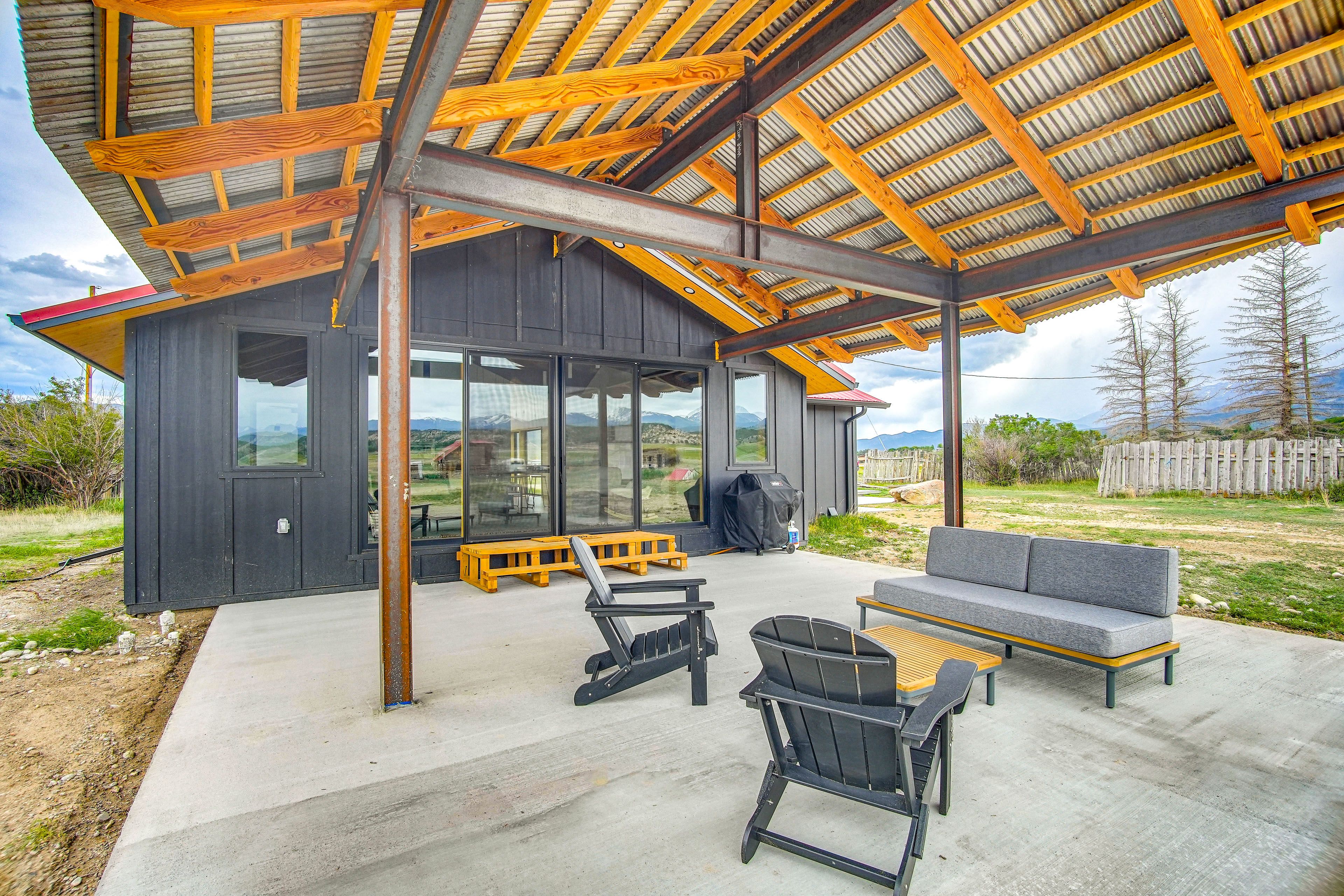 Covered Patio | Gas Grill