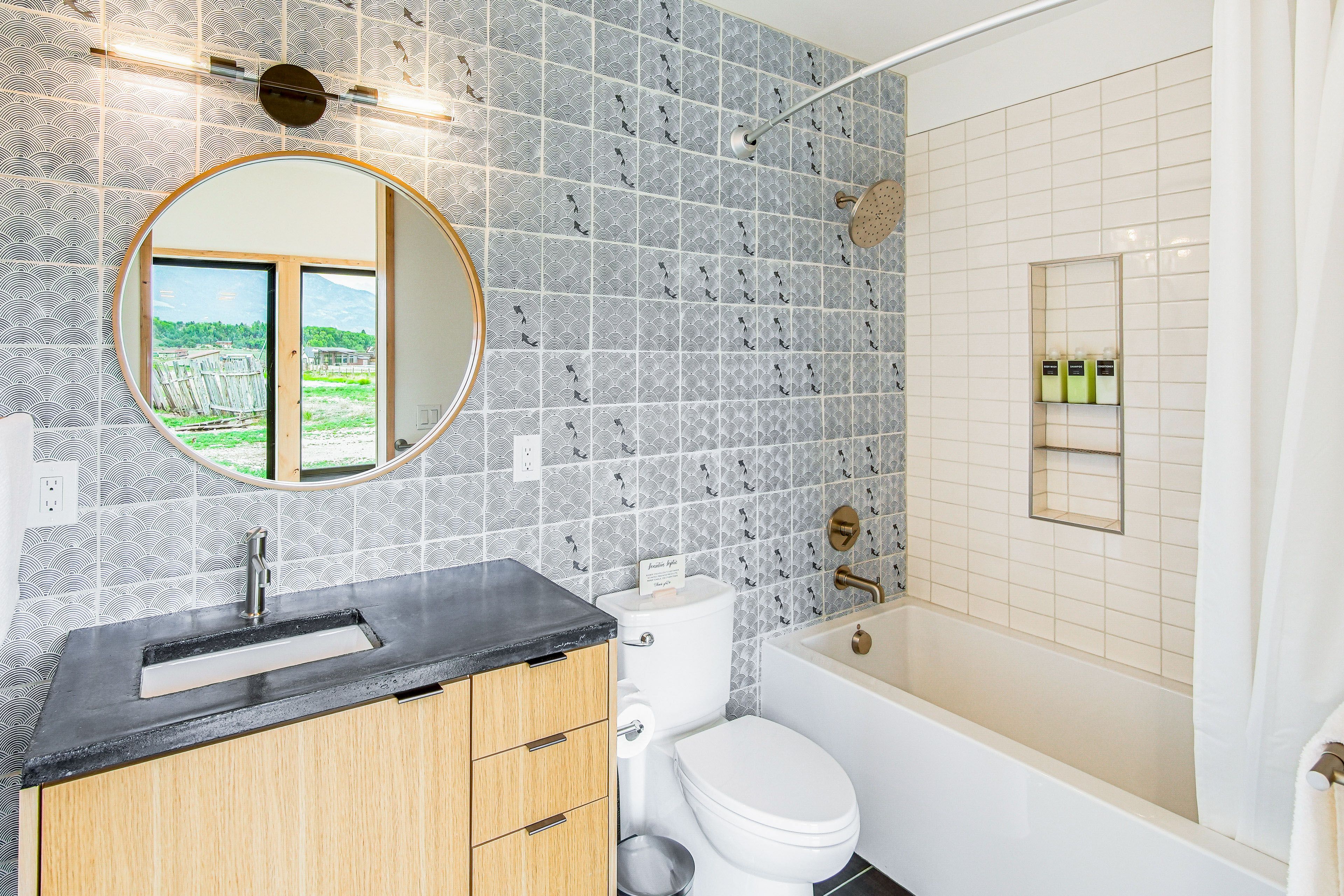 Full Bathroom | 1st Floor