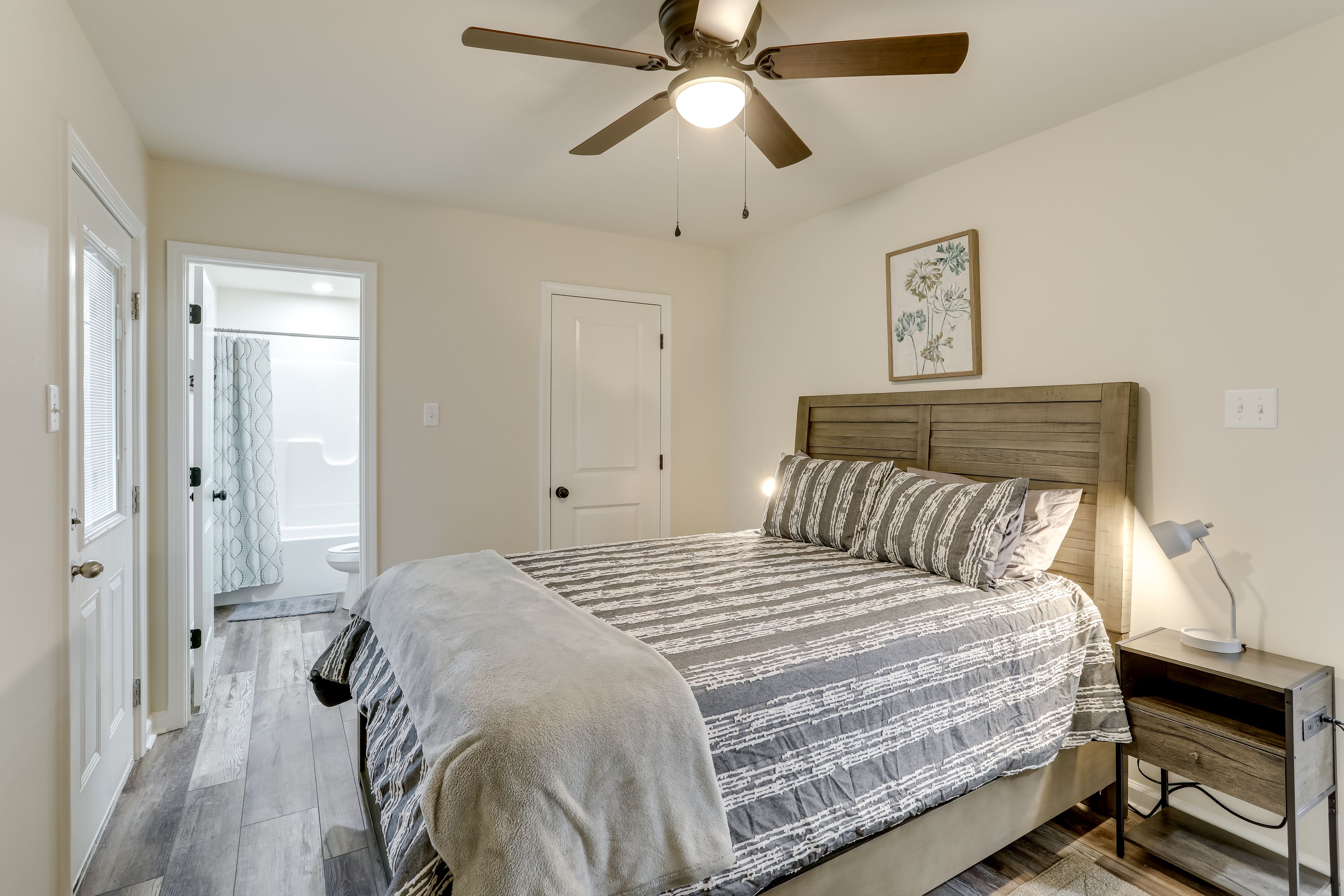 Bedroom 2 | 1st Floor | Queen Bed | Linens Provided