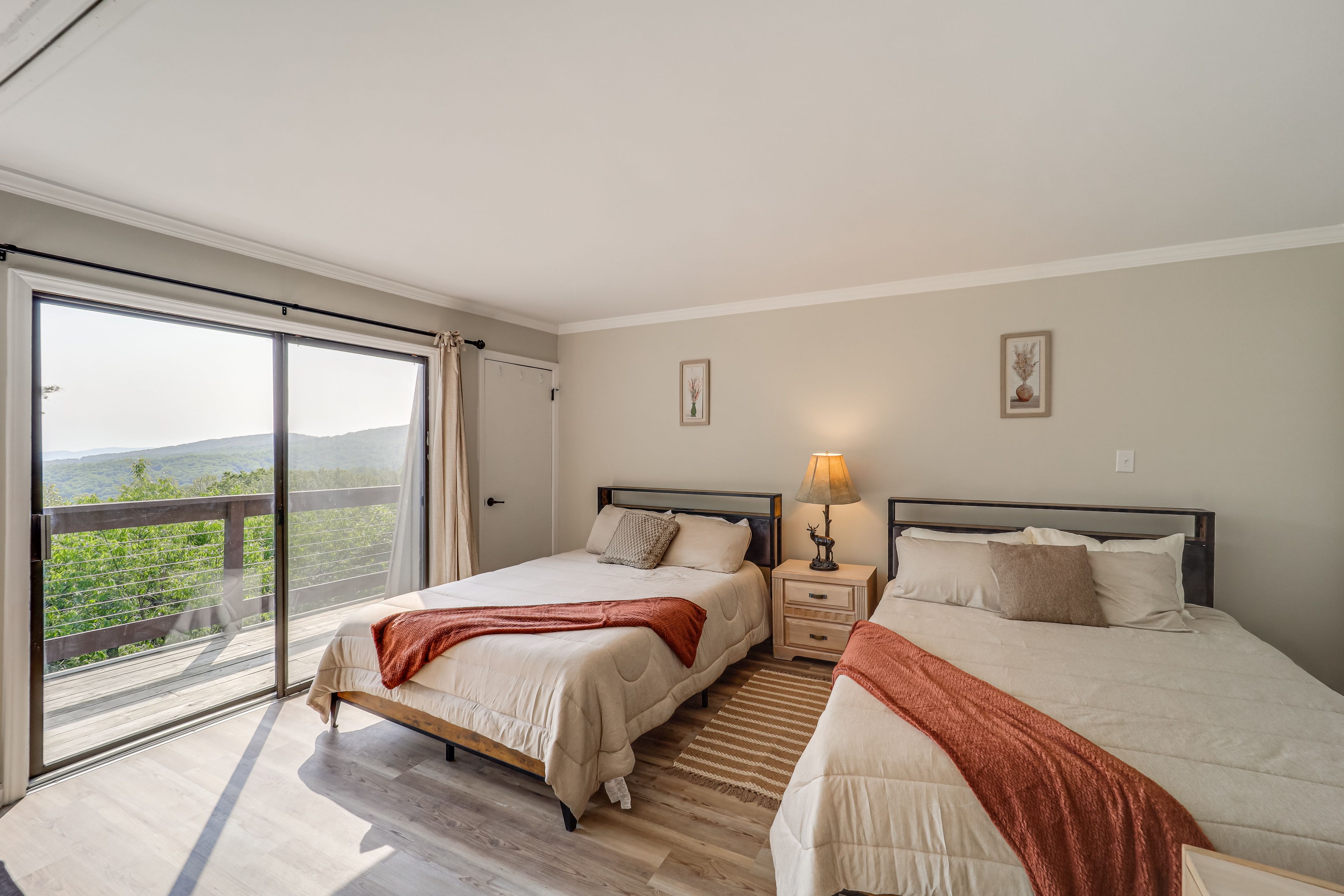 Studio | 2 Queen Beds