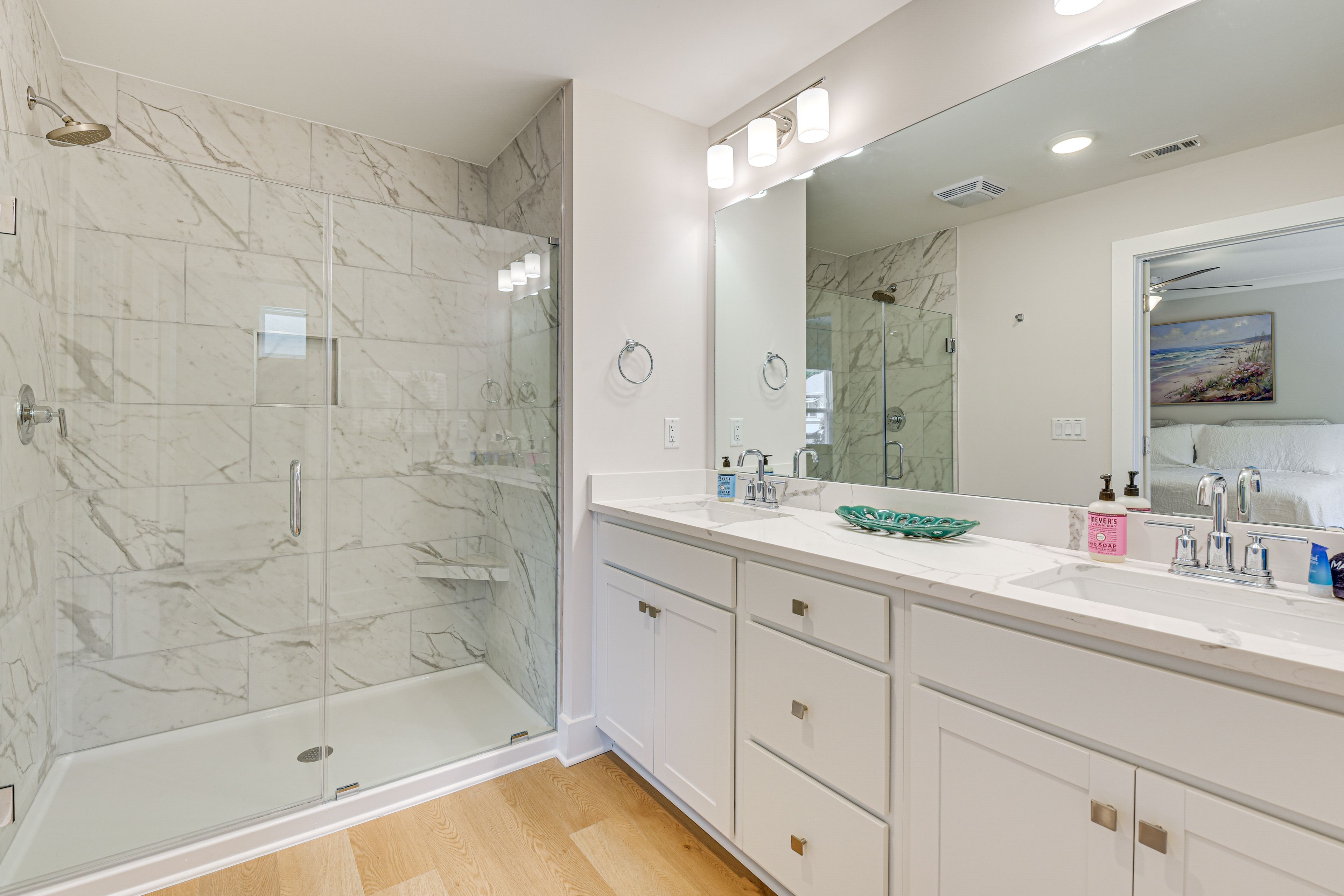 Full Bathroom | 2nd Floor