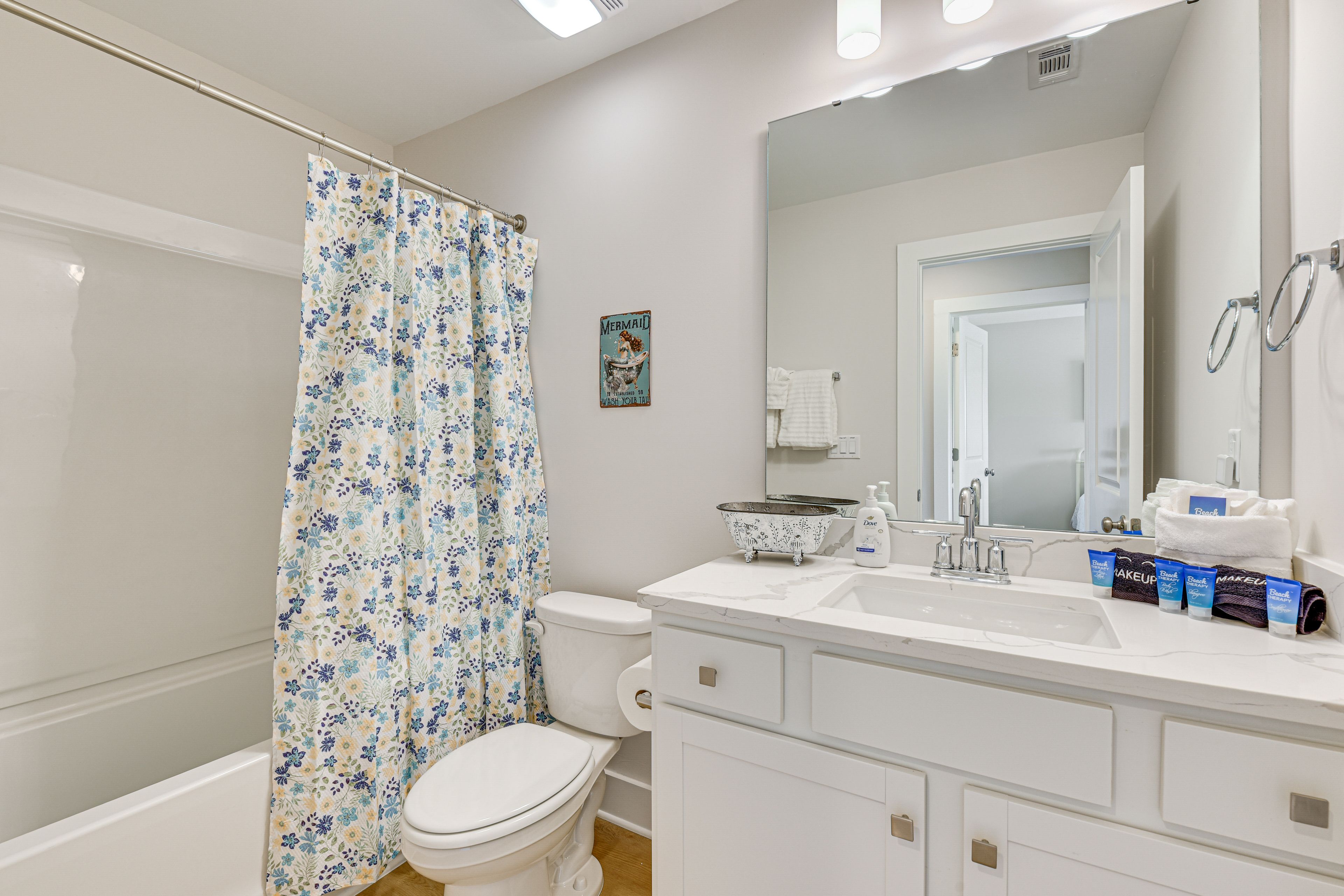 Full Bathroom | 2nd Floor