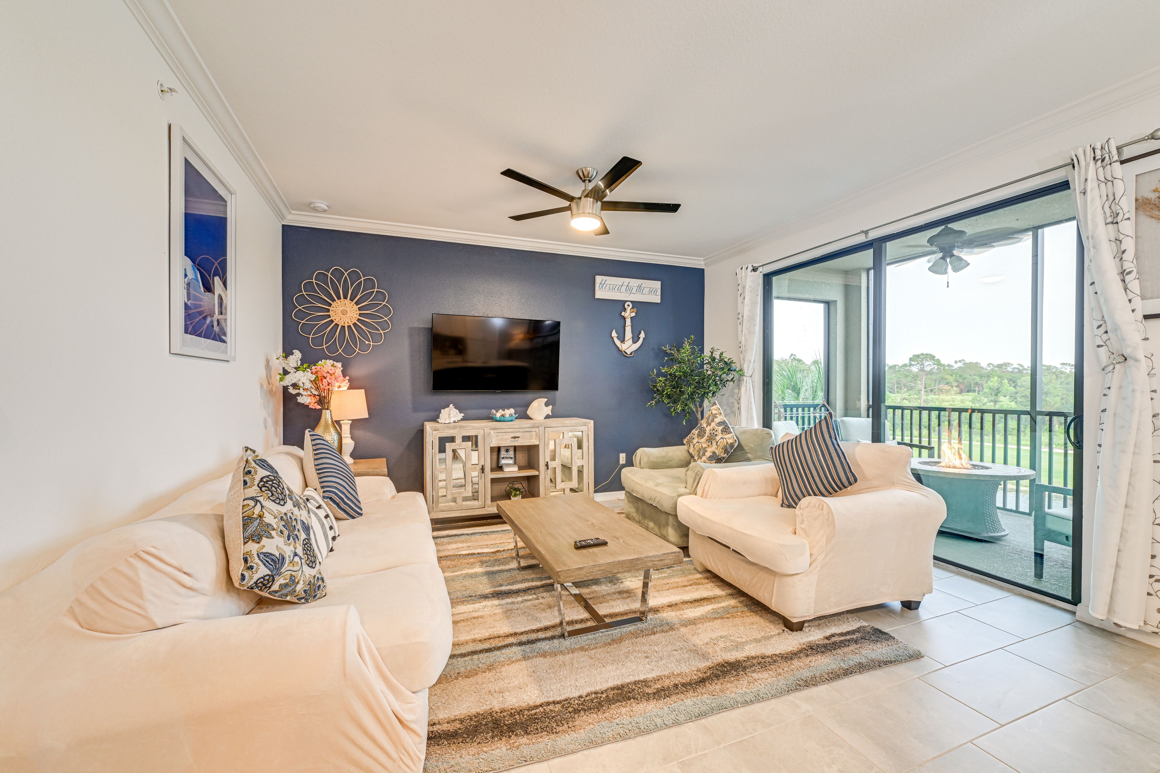 Living Room | Sleeper Sofa | Smart TV | Free WiFi