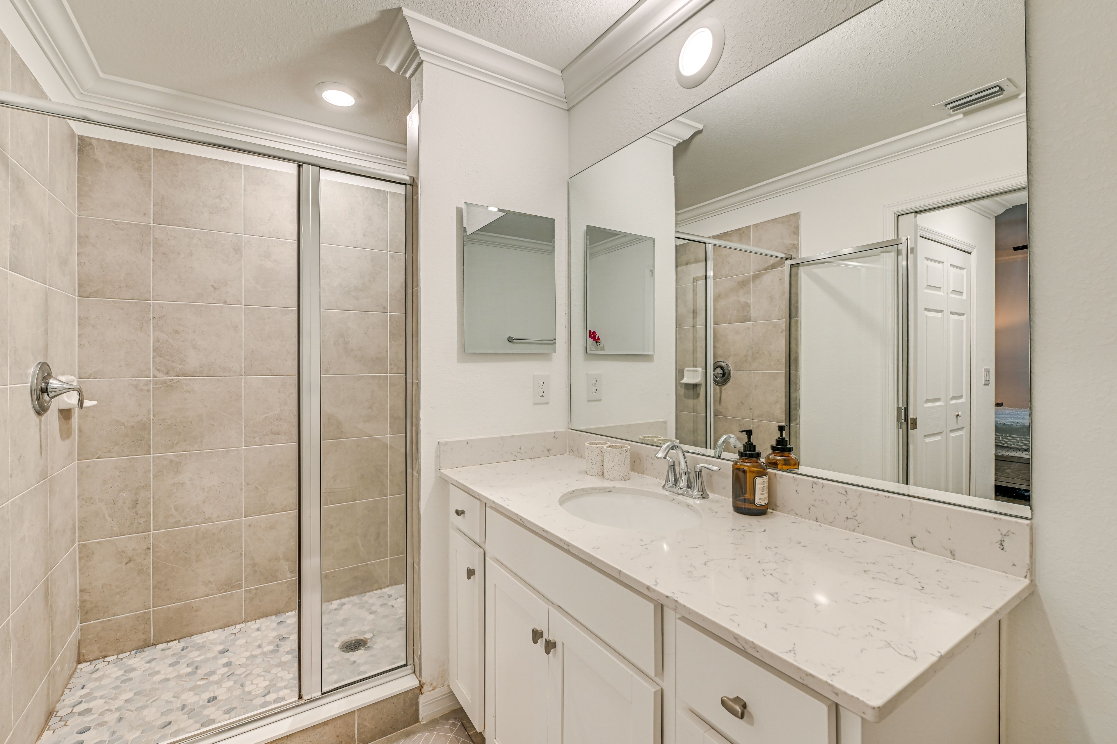 En-Suite Bathroom | Towels Provided