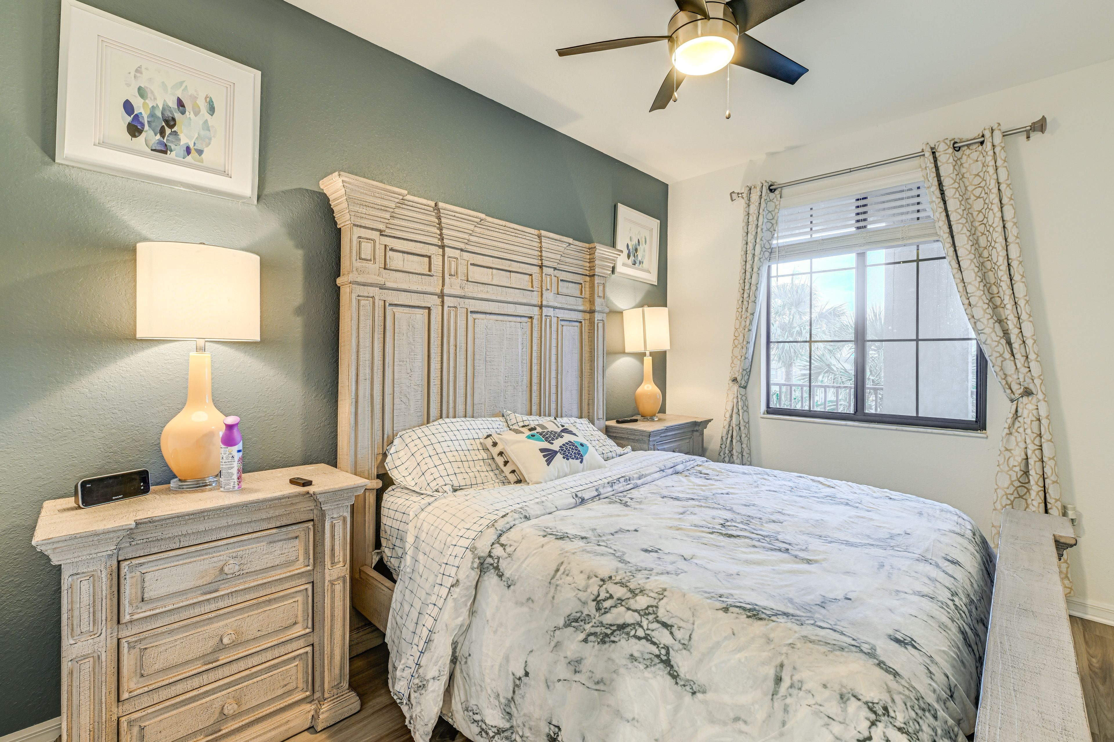 Bedroom 2 | Queen Bed | Smart TV