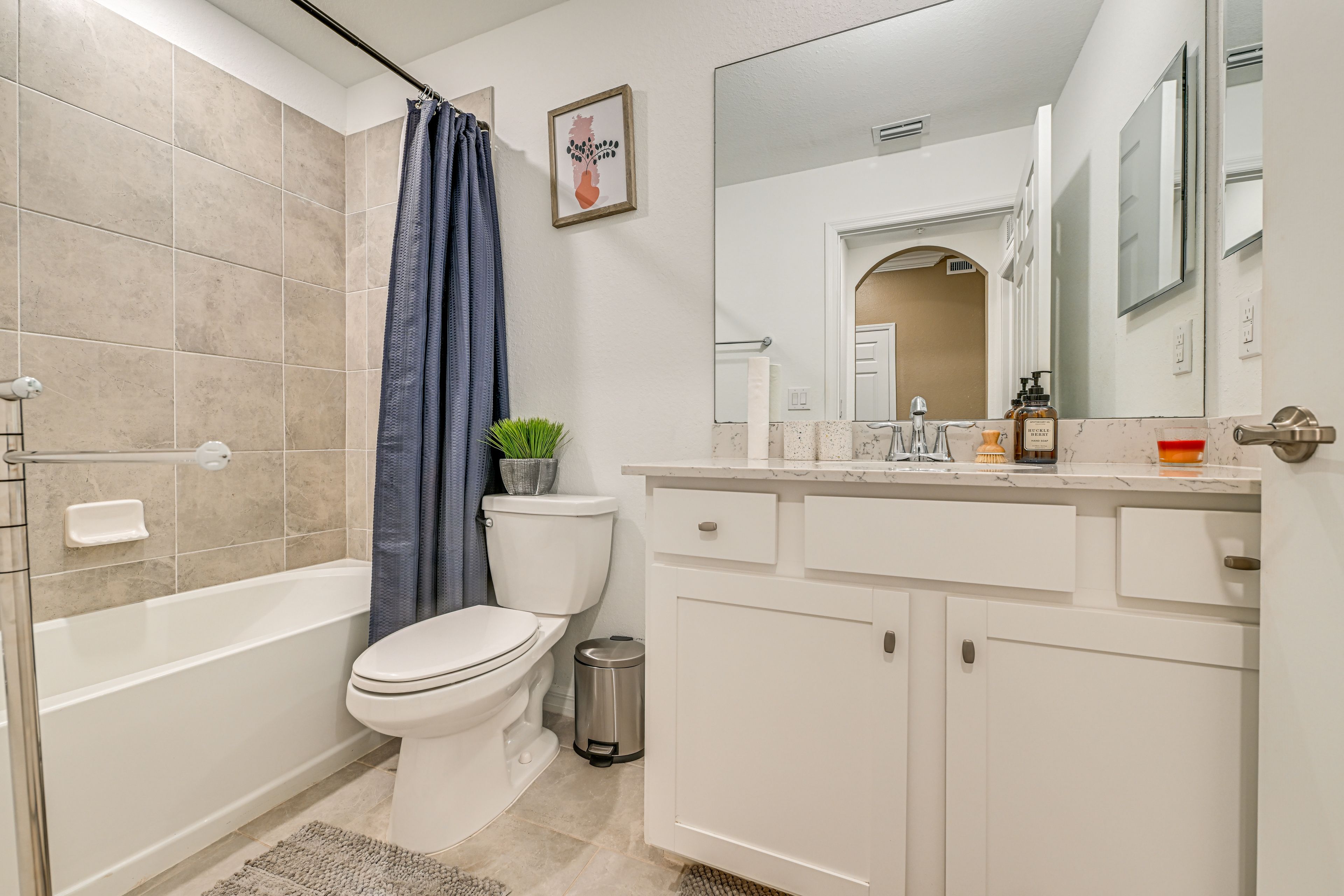 Full Bathroom | Complimentary Toiletries | Hair Dryer