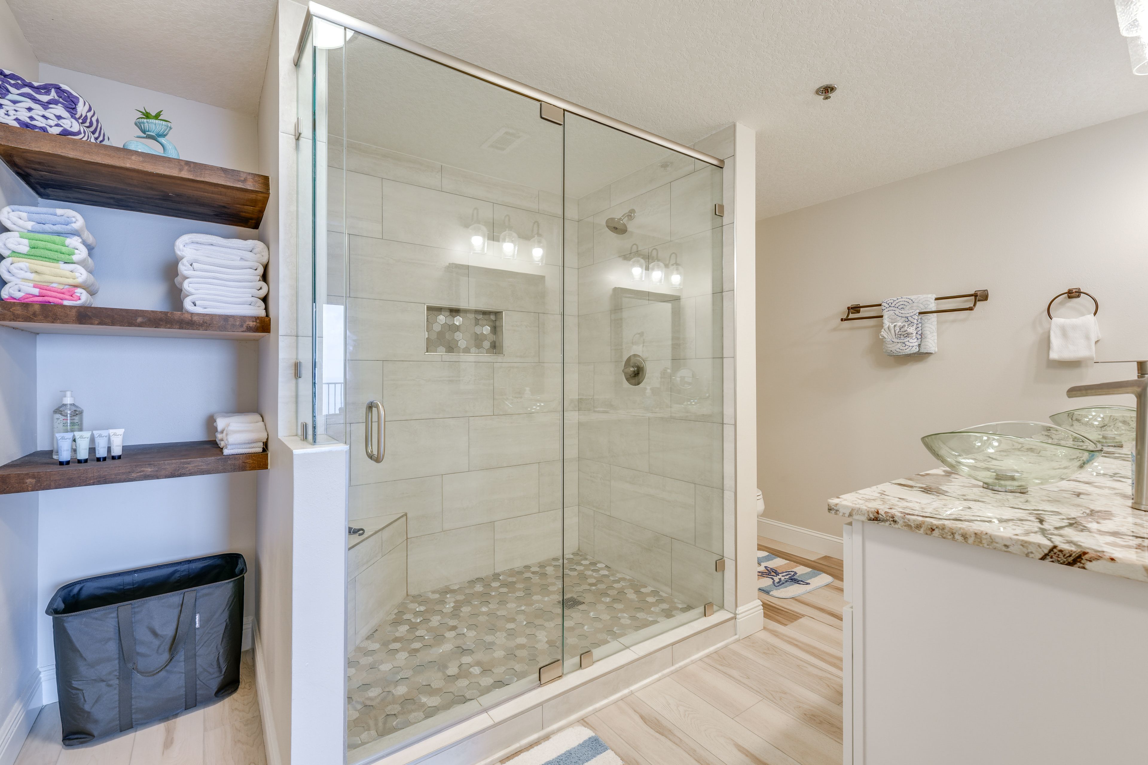 En-Suite Bathroom | Towels Provided