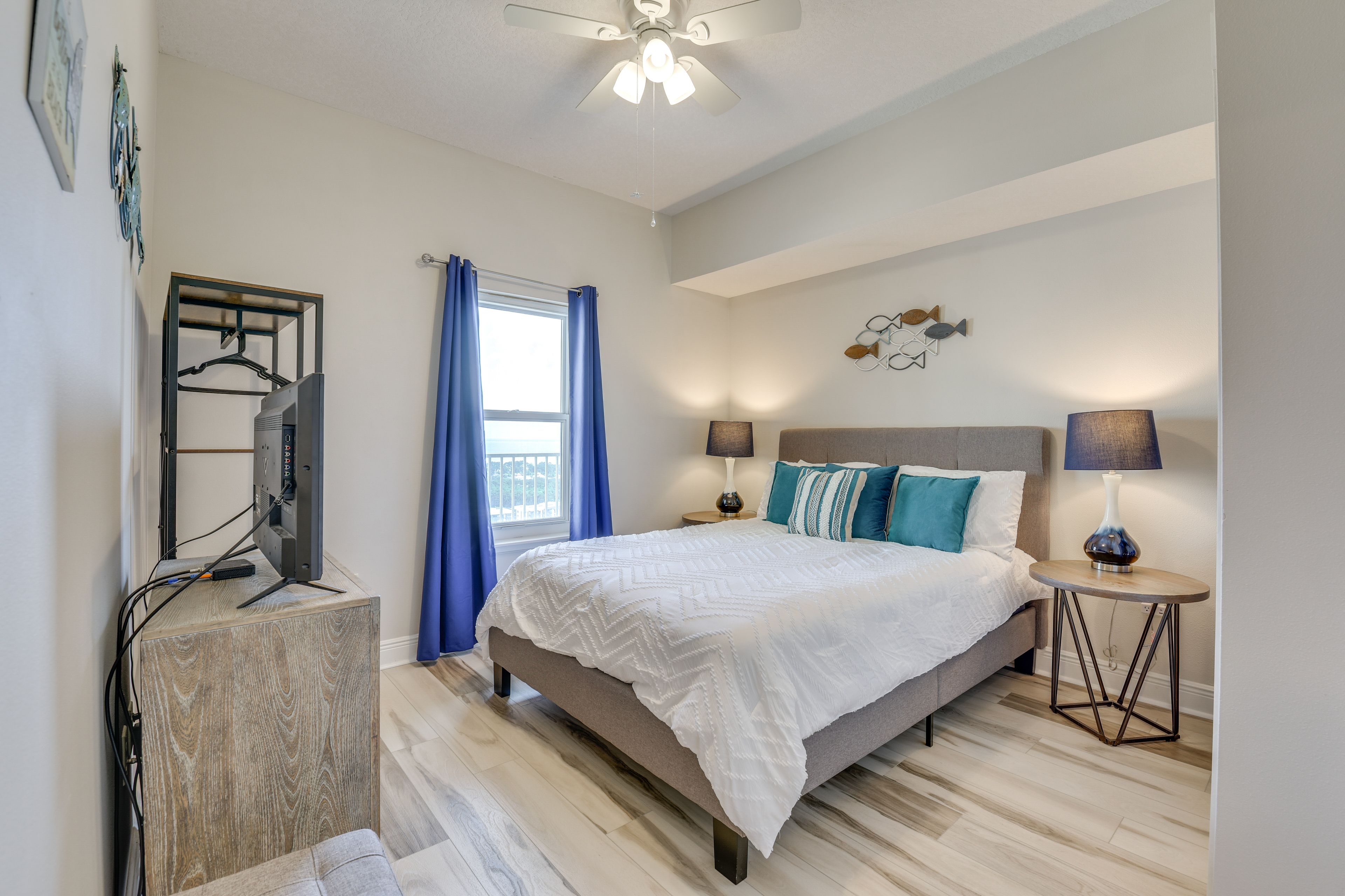 Bedroom 2 | Queen Bed