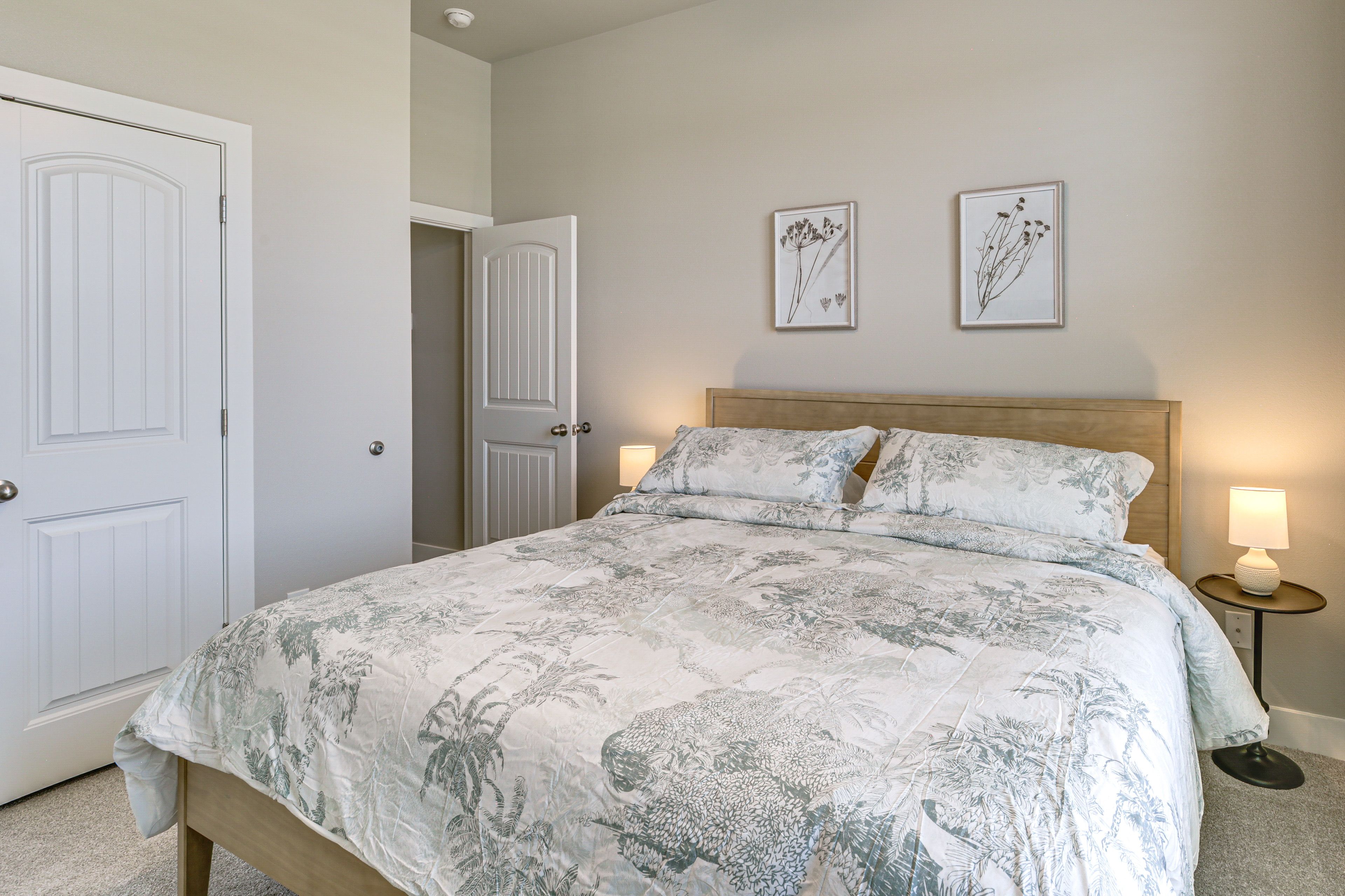 Bedroom 2 | King Bed | Smart TV