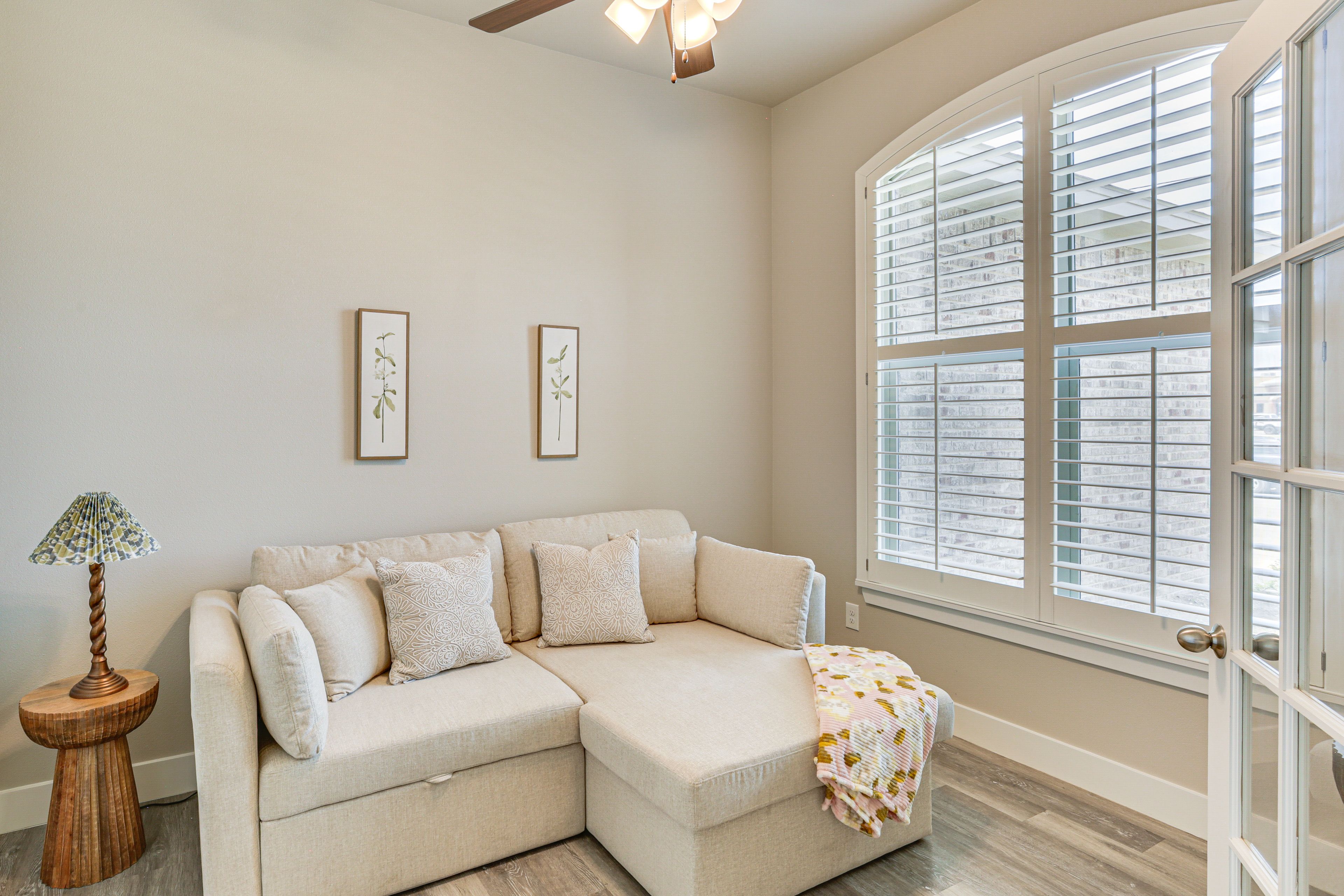 Office | Full Sleeper Sofa | Smart TV