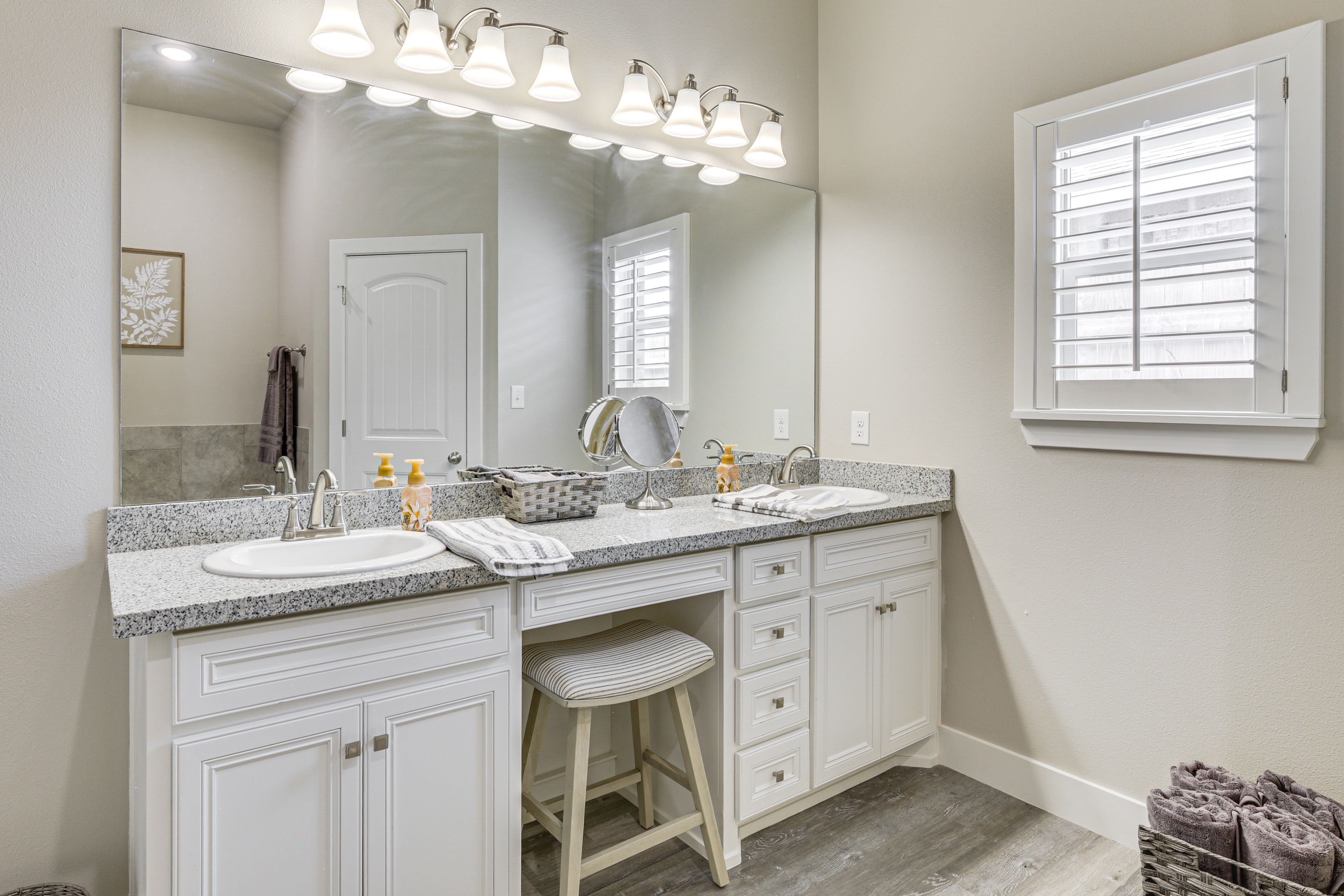 En-Suite Bathroom | Towels Provided