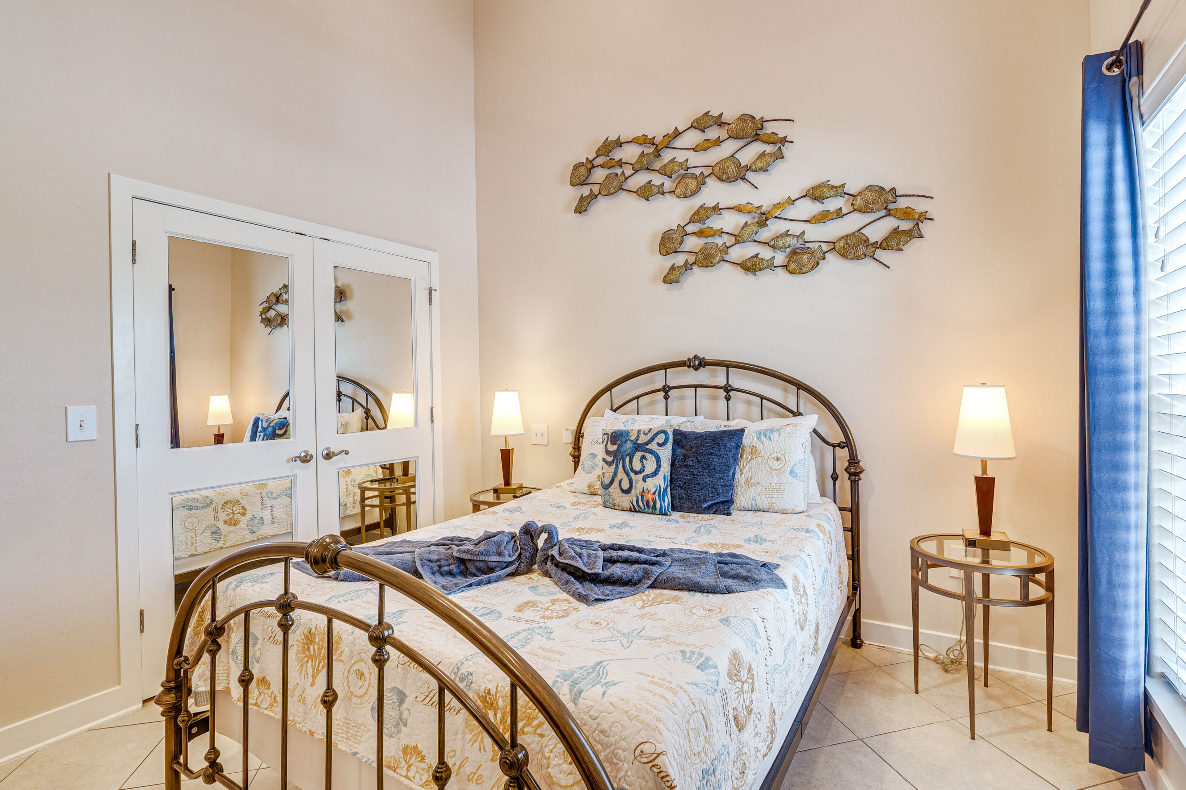 Bedroom | 1st Floor | Queen Bed | Linens Provided