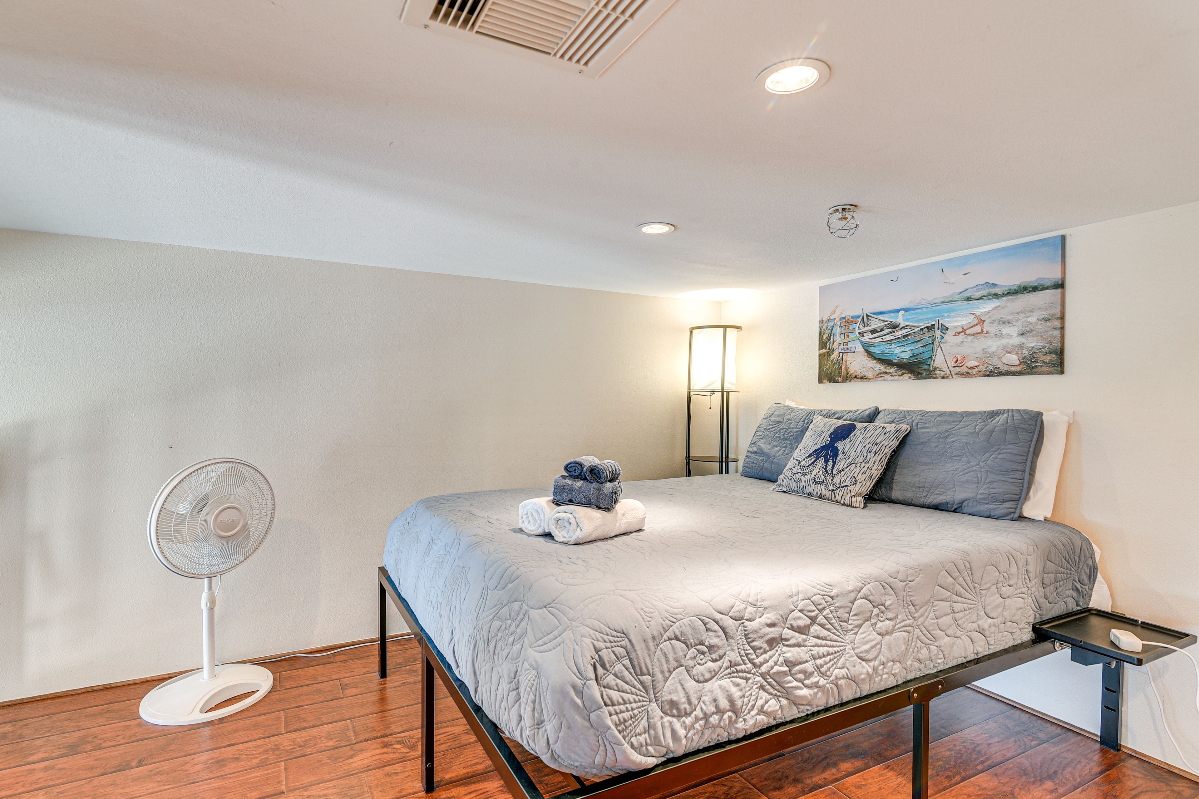 Loft | 2nd Floor | Queen Bed