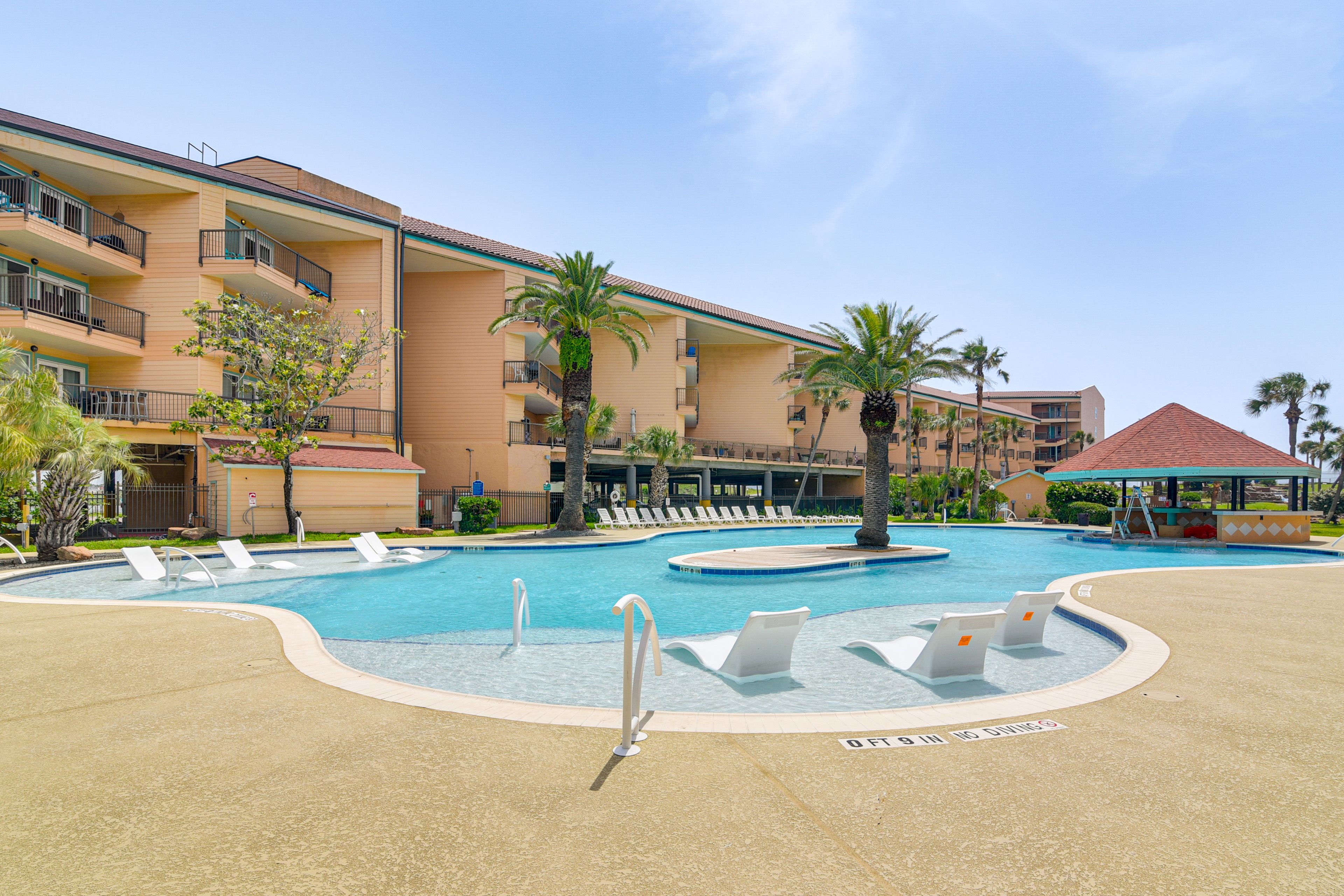 Maravilla Condos | Community Amenities