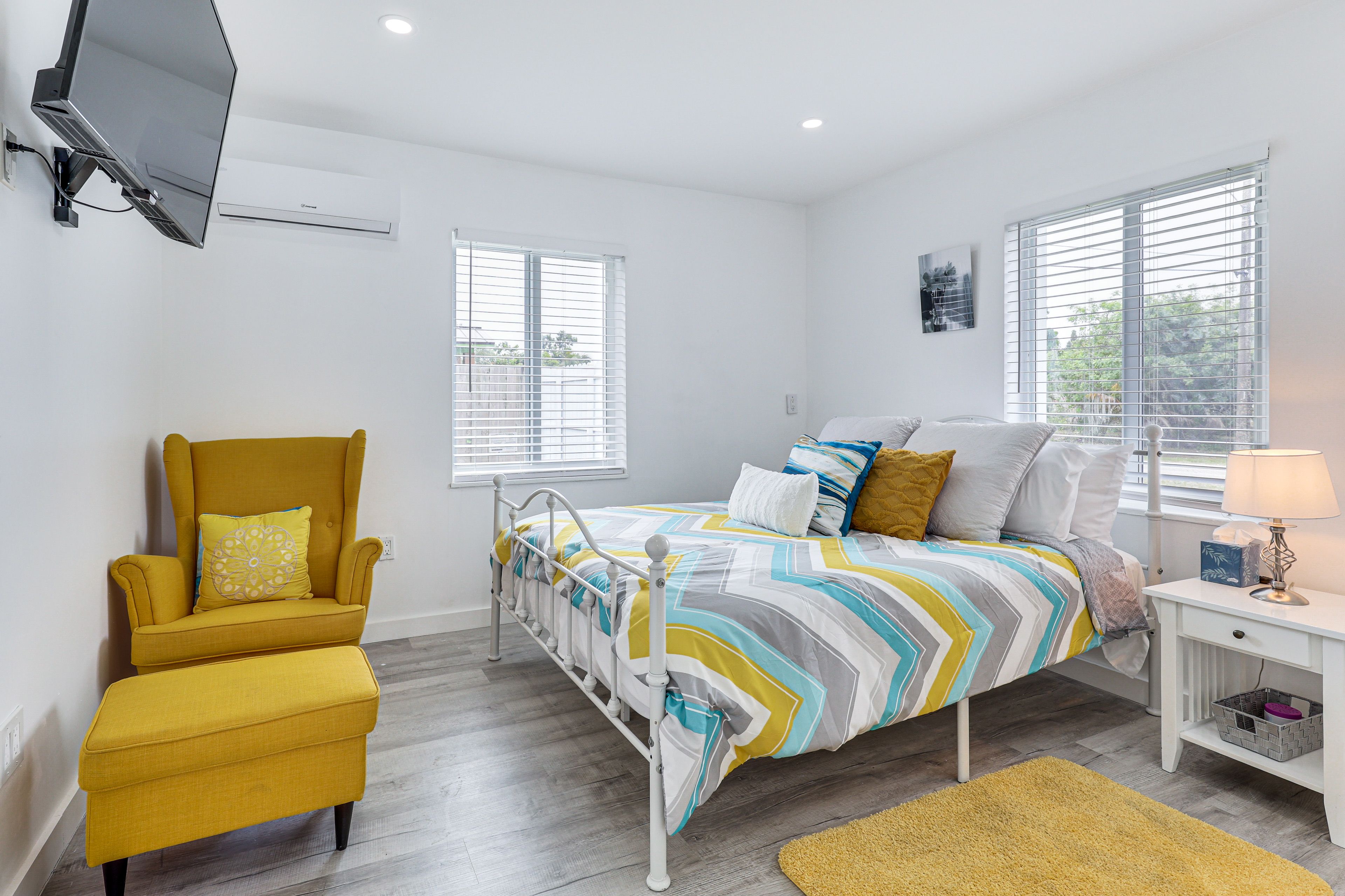 Bedroom 1 | Queen Bed | Smart TV