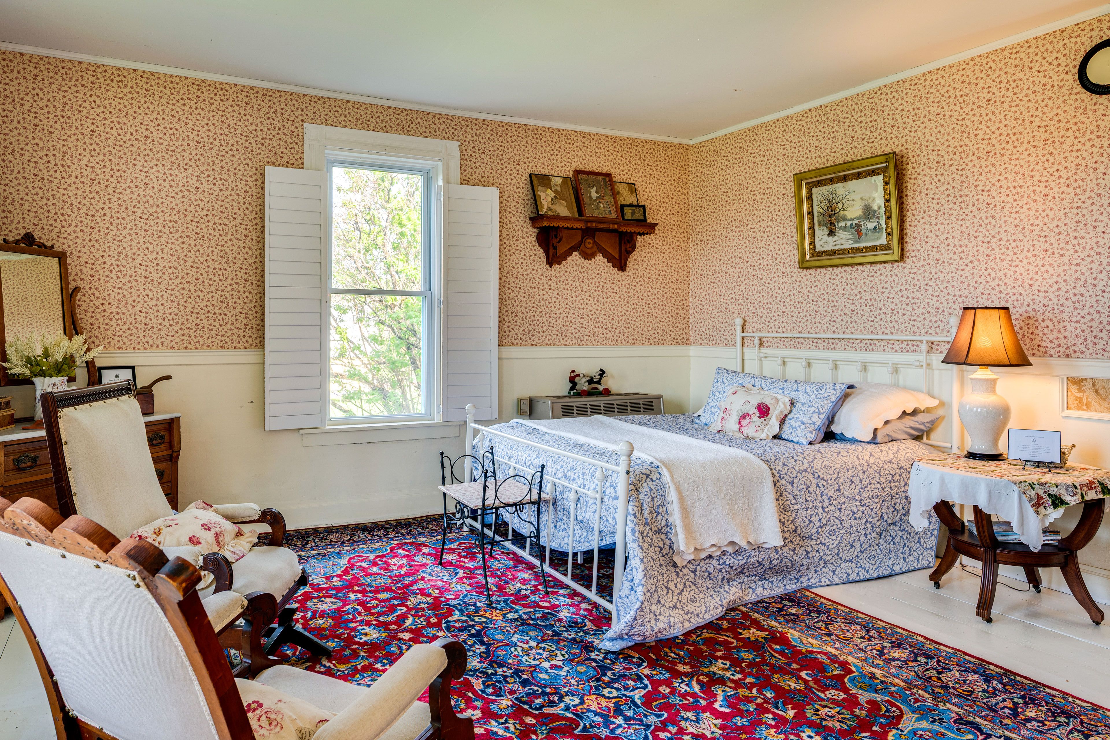 Bedroom 1 | 1st Floor | Queen Bed | Linens Provided