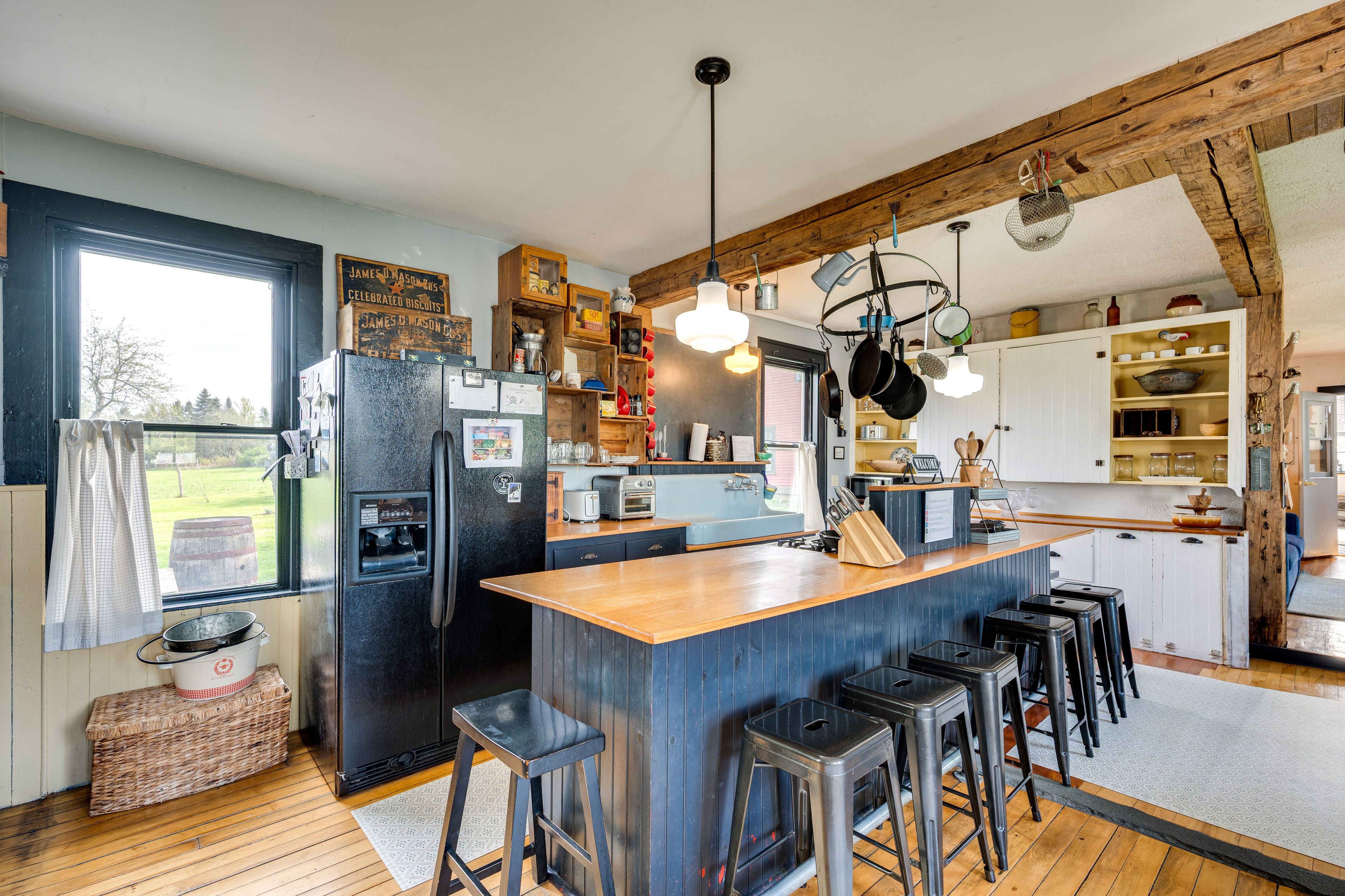 Kitchen | 1st Floor | Dual Keurig/Drip Coffee Maker | Dishwasher