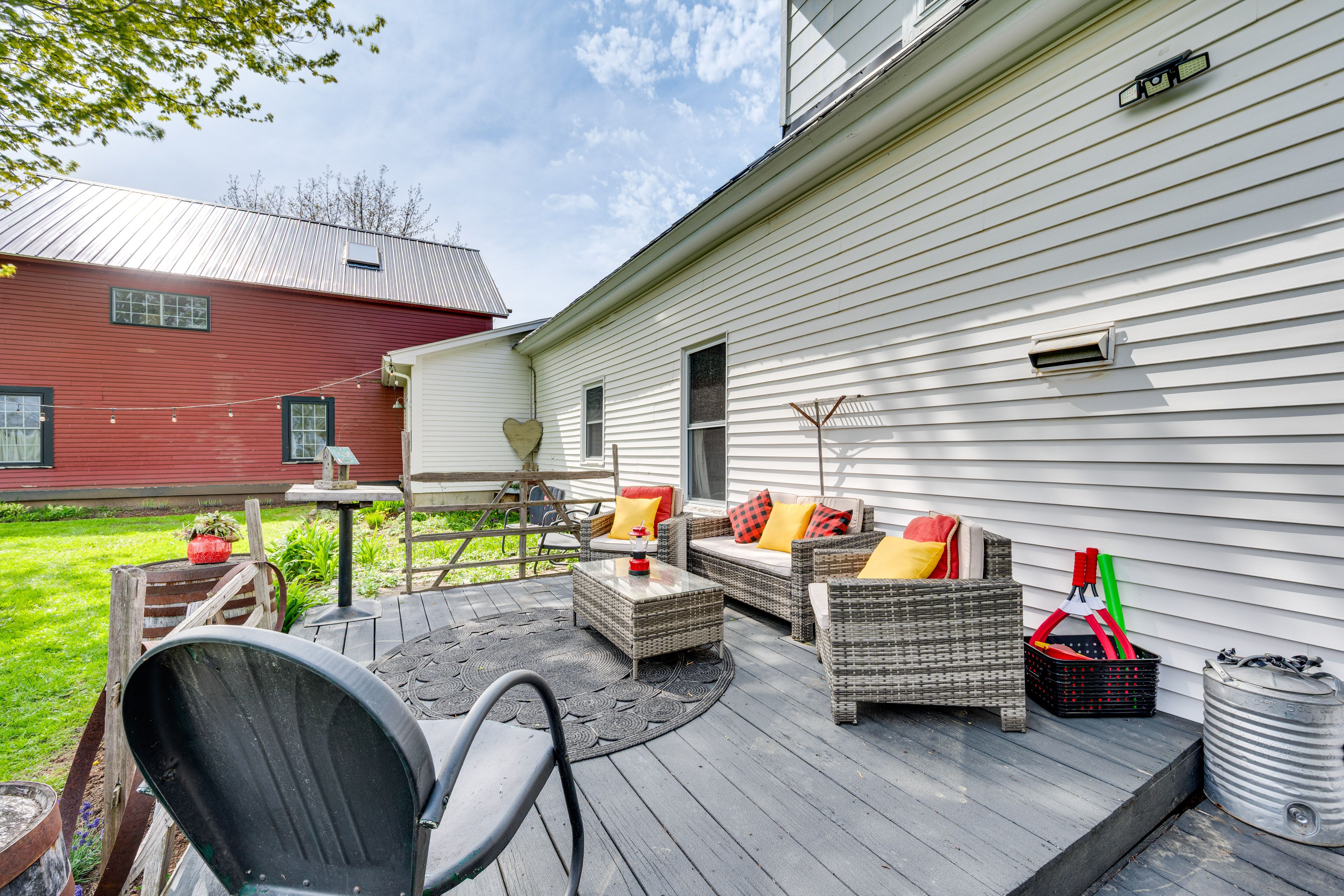 Deck | Seating | 2 Gas Grills | Dining Area