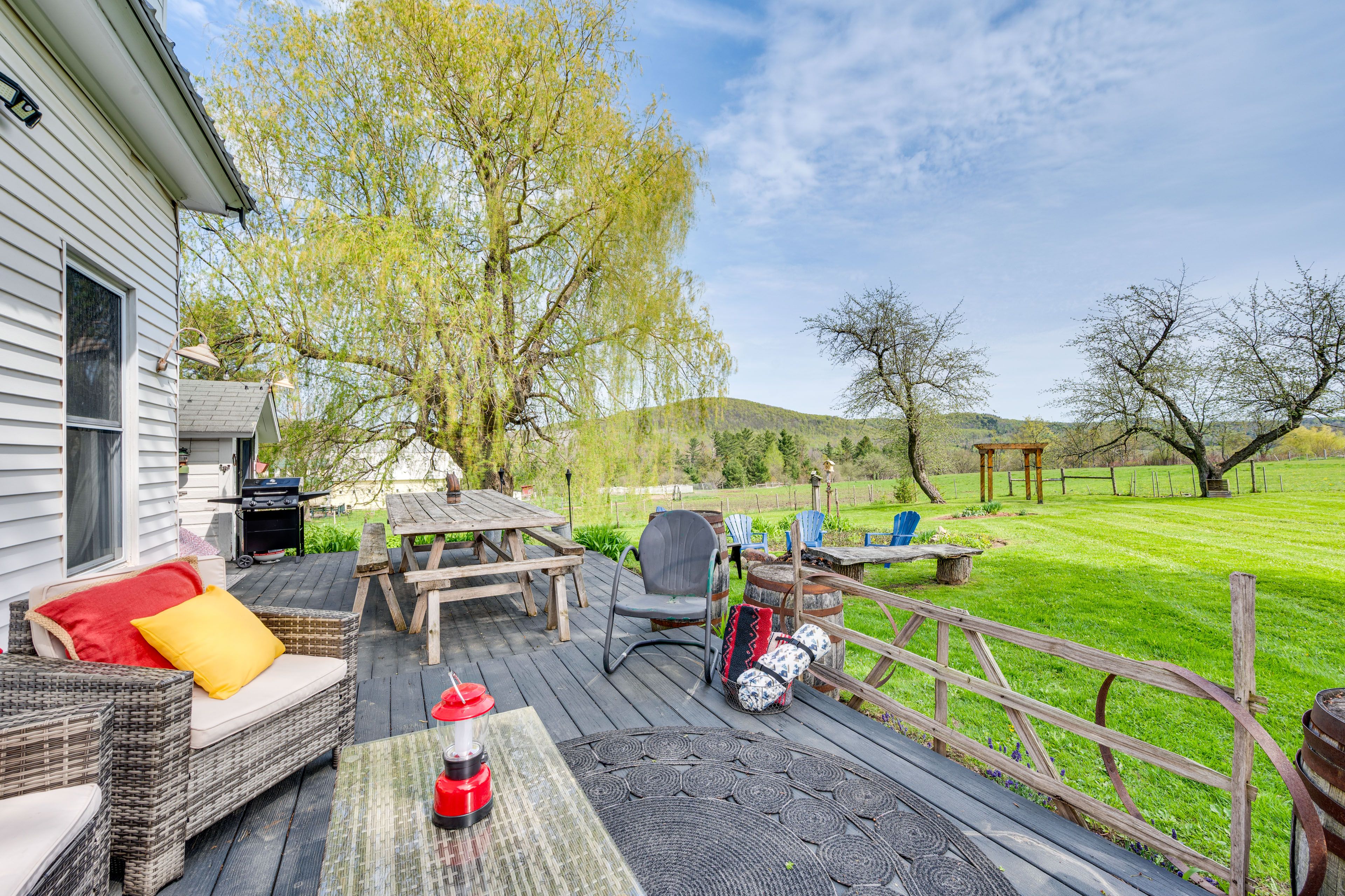 Deck | 2-Story Home | Dining Area | Gas Grills | Mountain Views