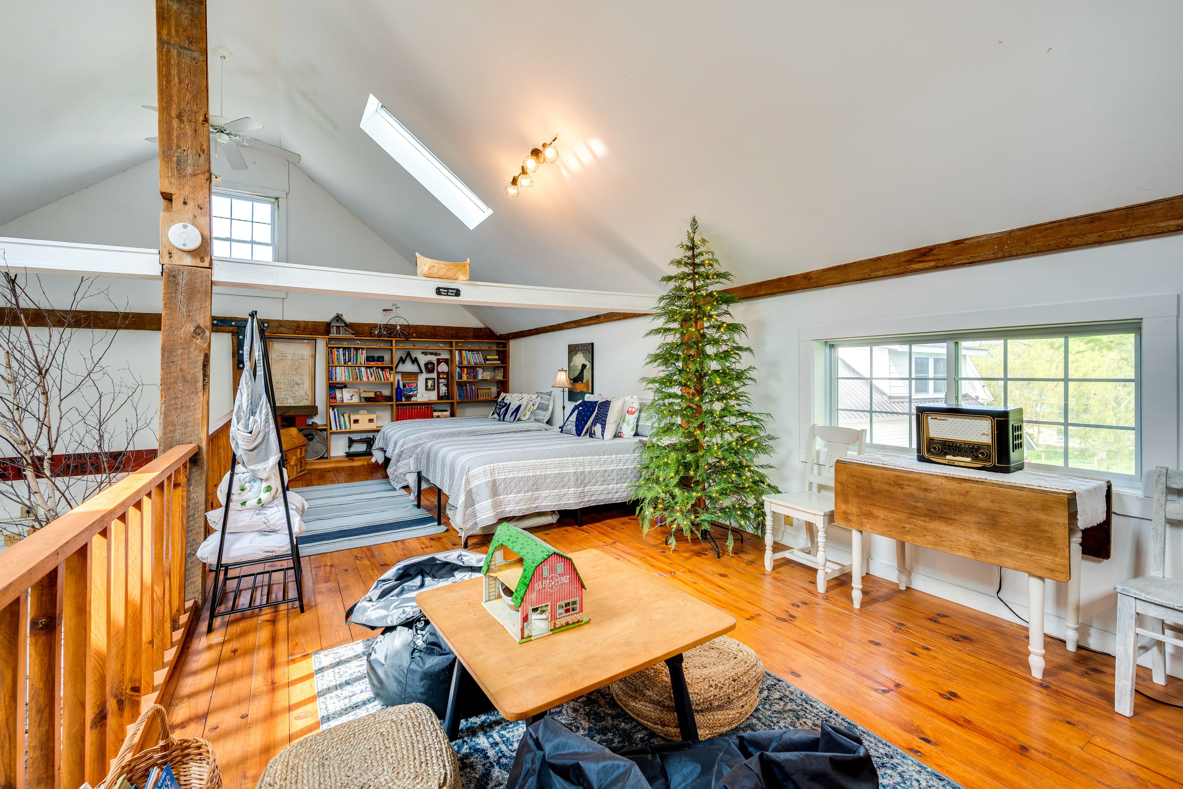 Bedroom 6 (Barn) | 2nd Floor | 2 Queen Beds | Dining Table | Books