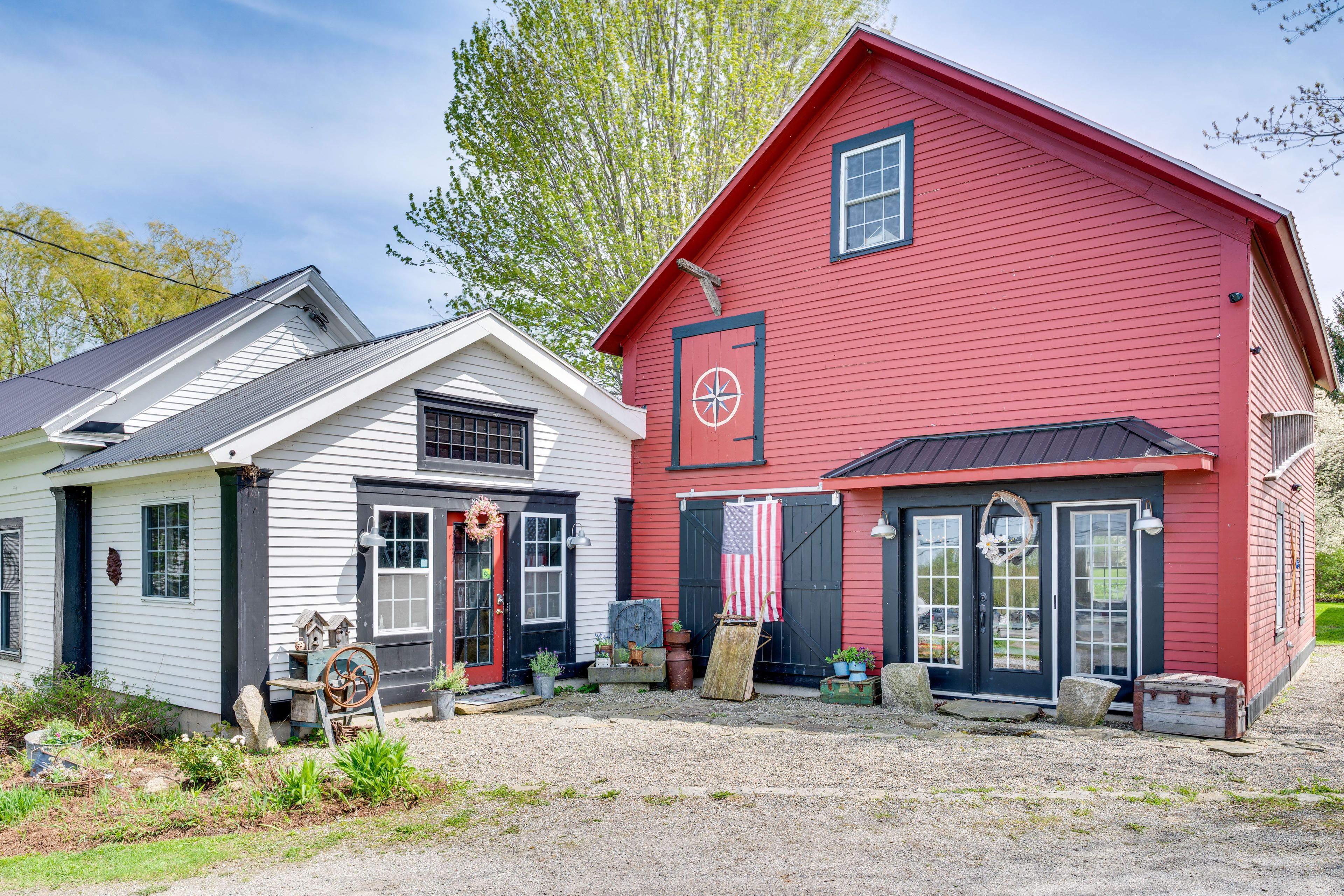 Home Entrance/Barn Exterior | 1 Step to Enter Barn