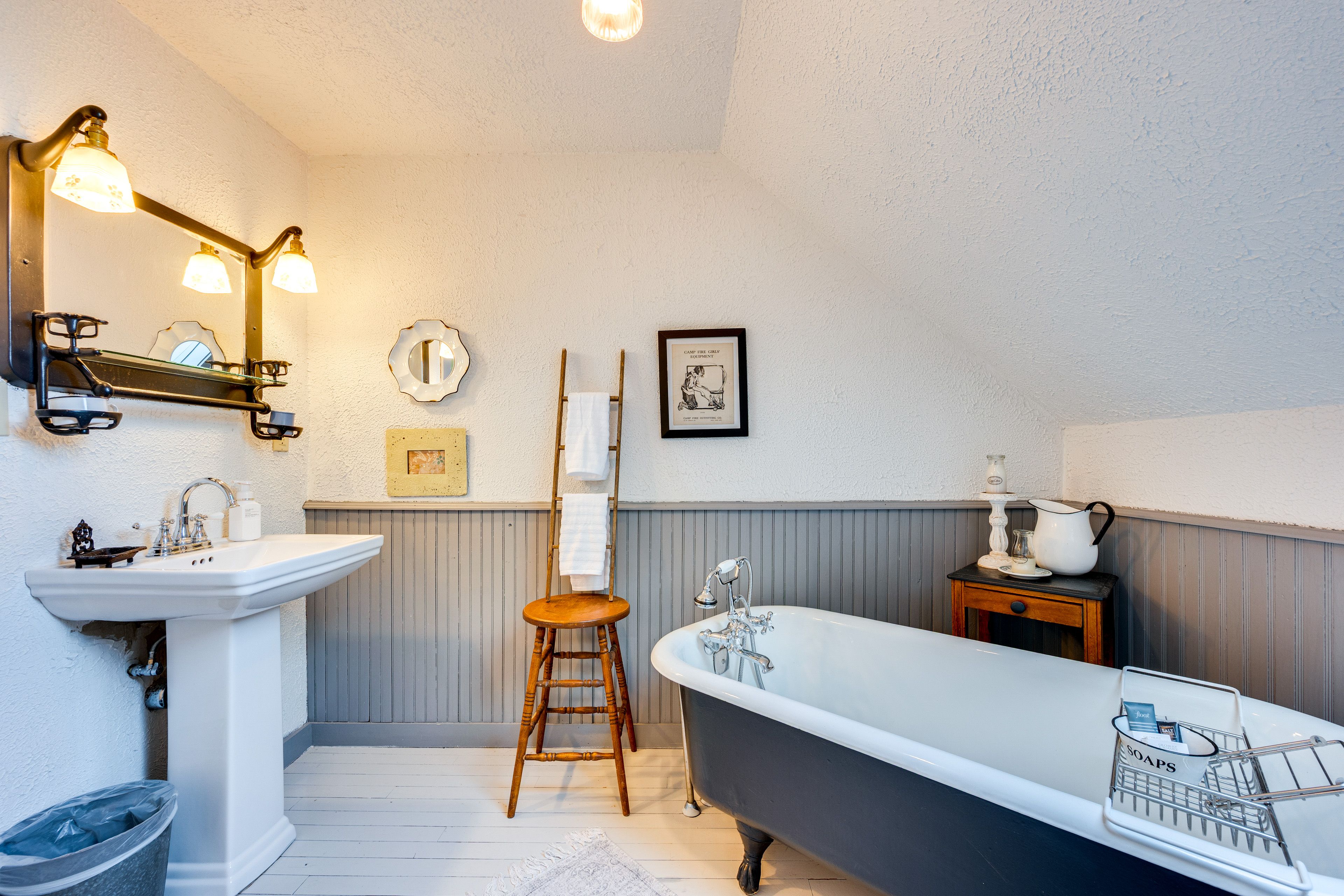 Full Bathroom | 2nd Floor