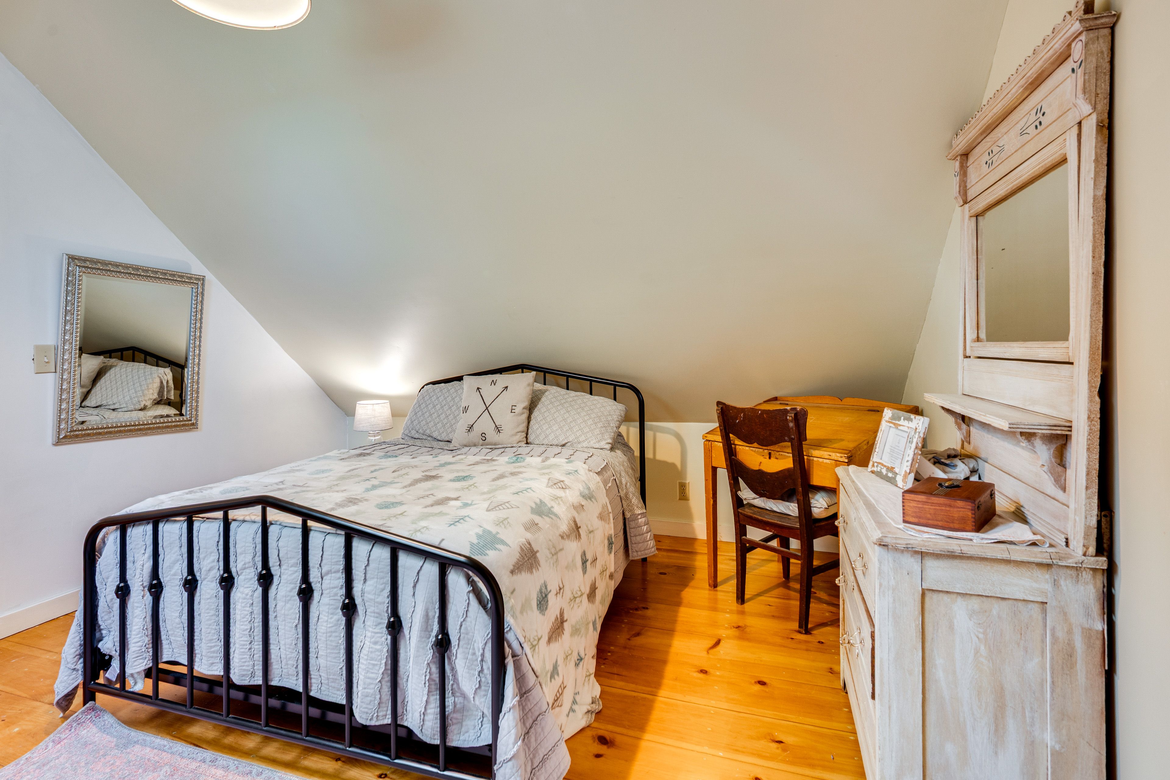 Bedroom 3 | 2nd Floor | Queen Bed