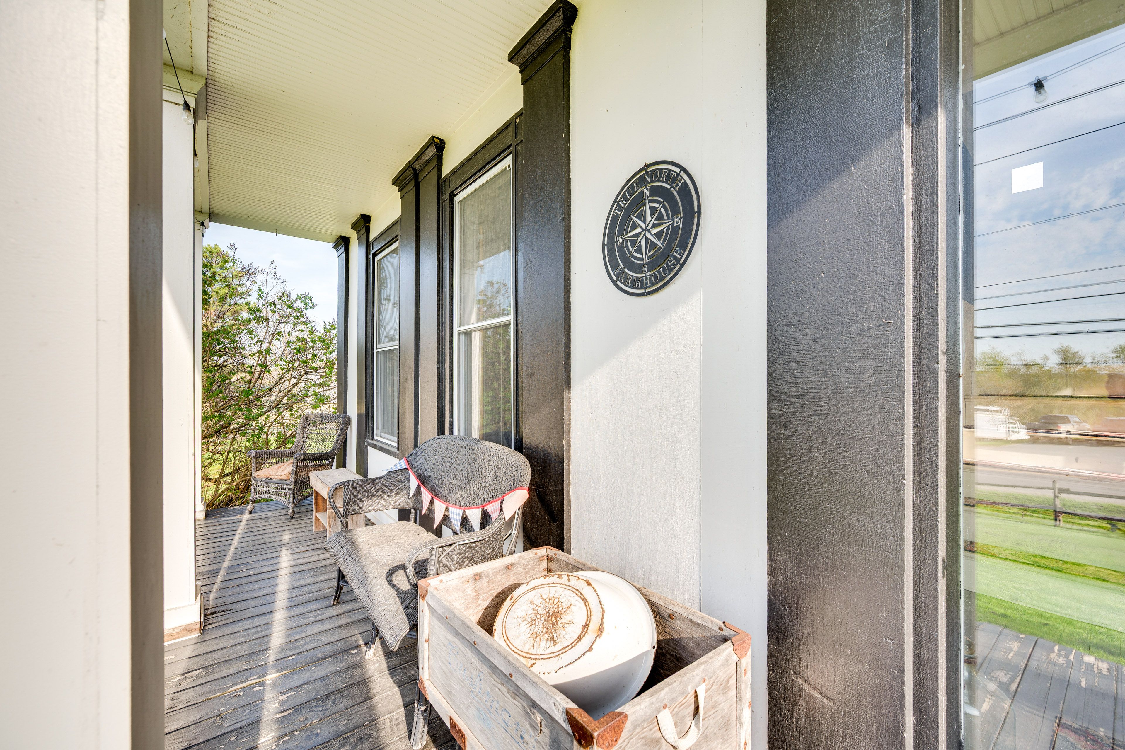 Covered Front Porch | Seating
