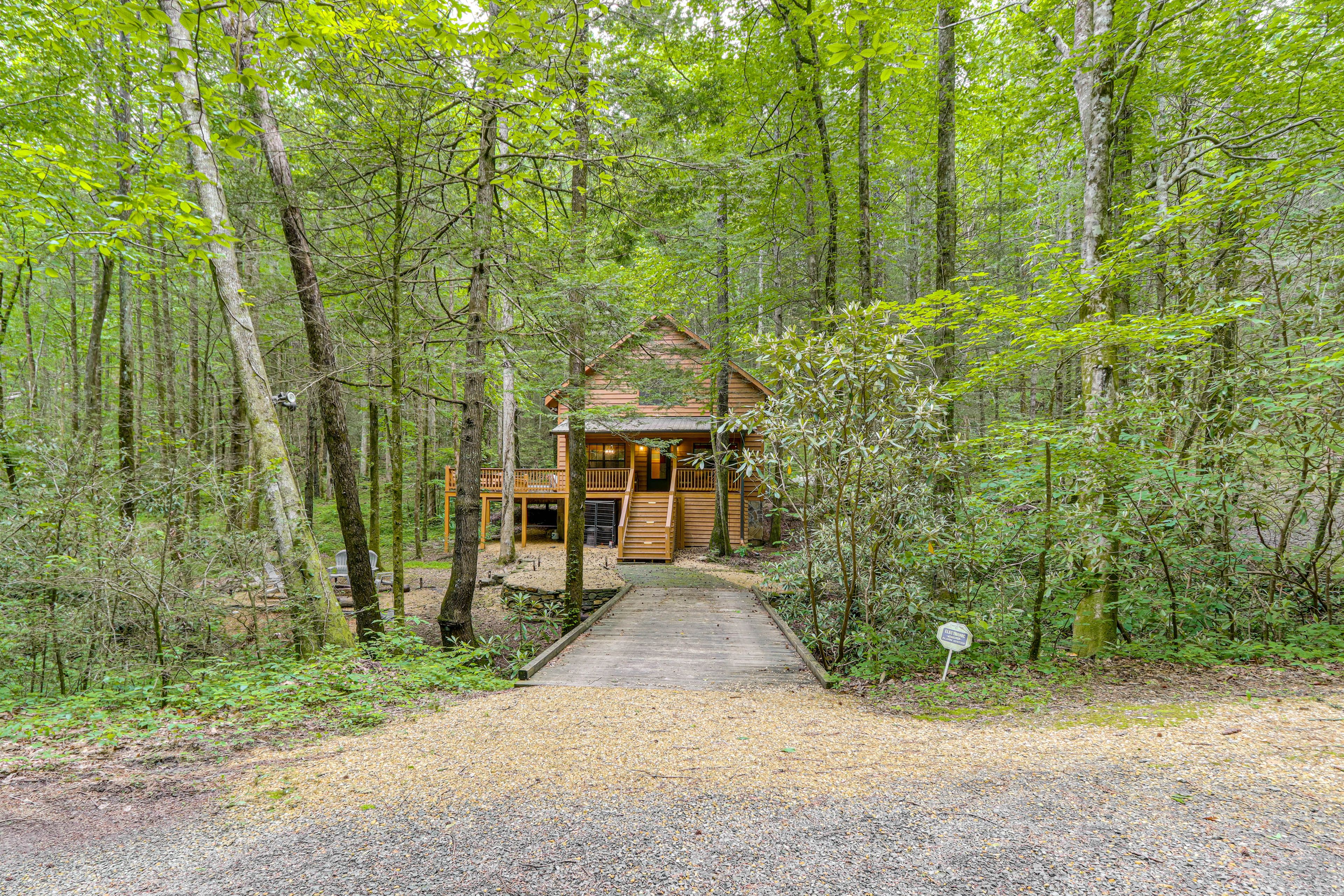 Parking | Driveway (4 Vehicles) | RV/Trailer Parking