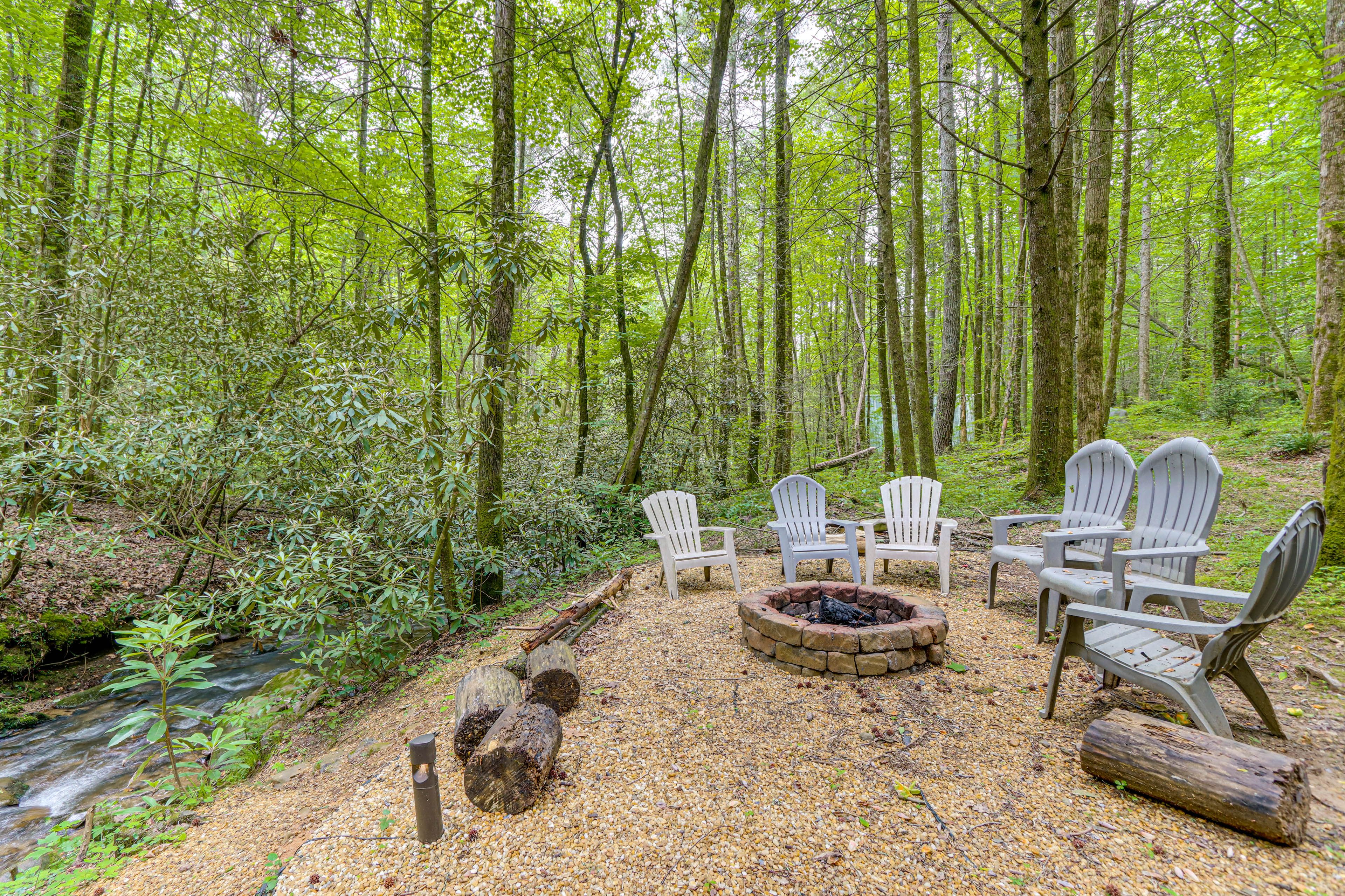 Chatsworth Vacation Rental | 2BR | 1BA | 1,500 Sq Ft | Stairs Required