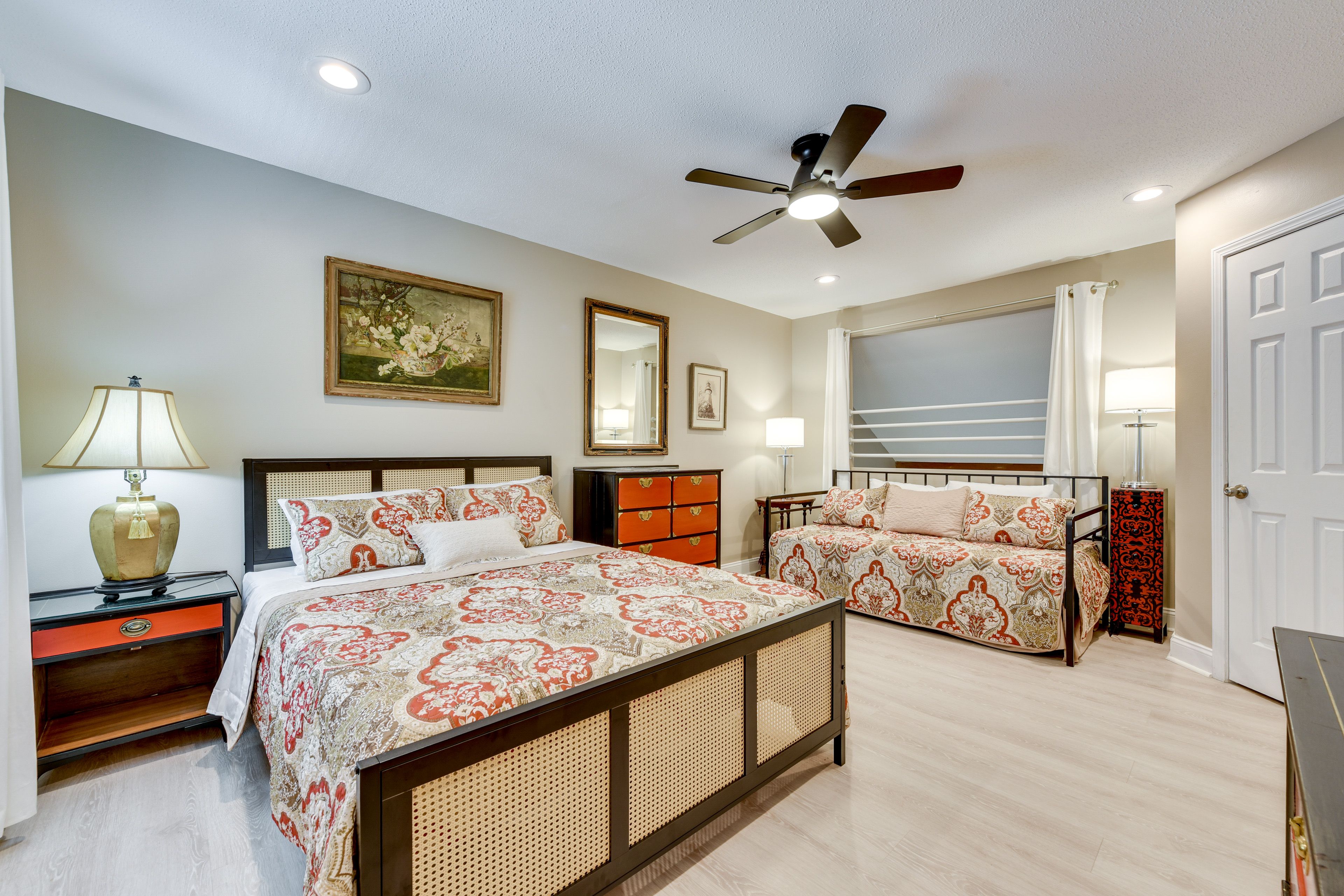Bedroom 1 | Queen Bed | Twin Daybed | 2nd Floor