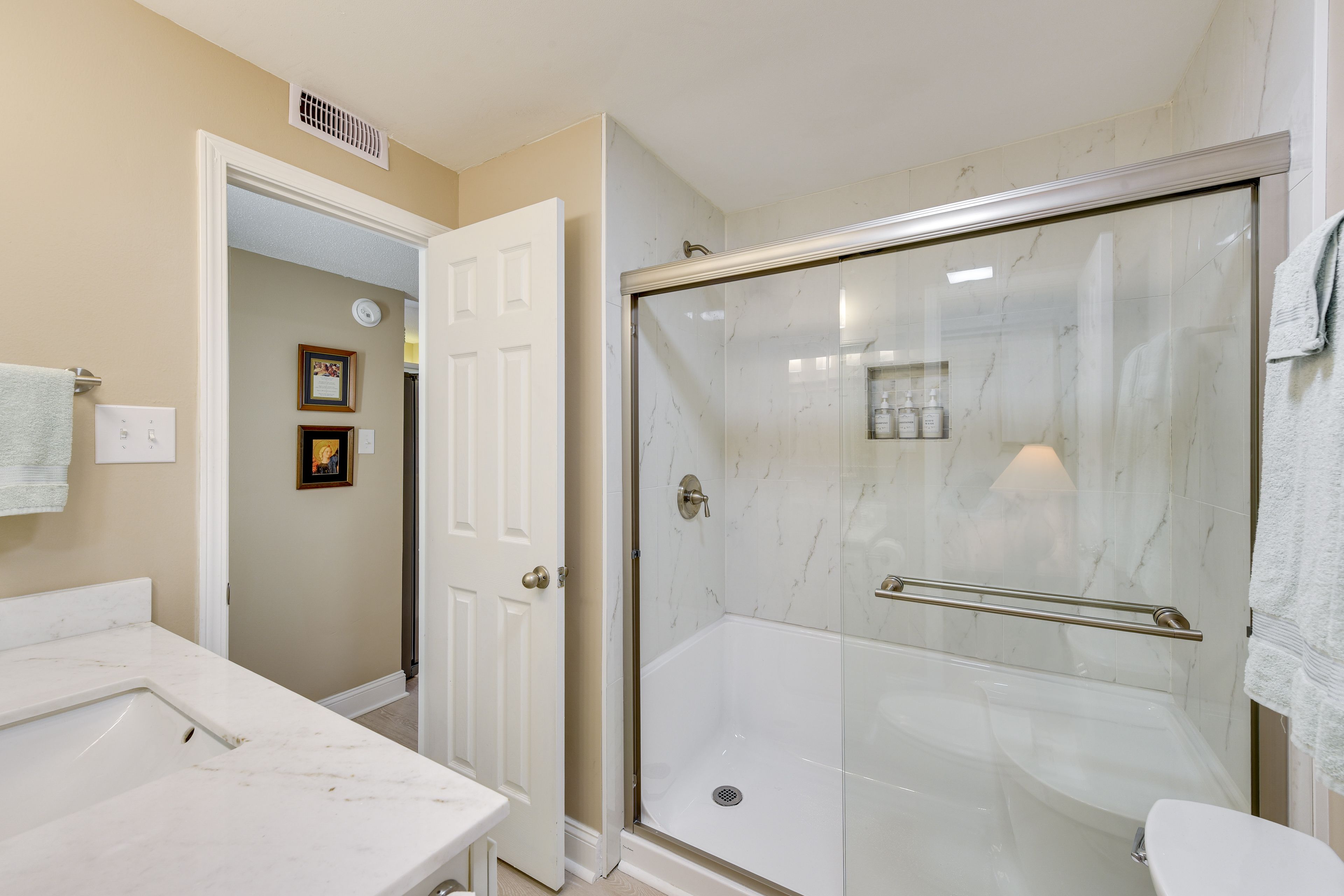 Full Bathroom | 1st Floor