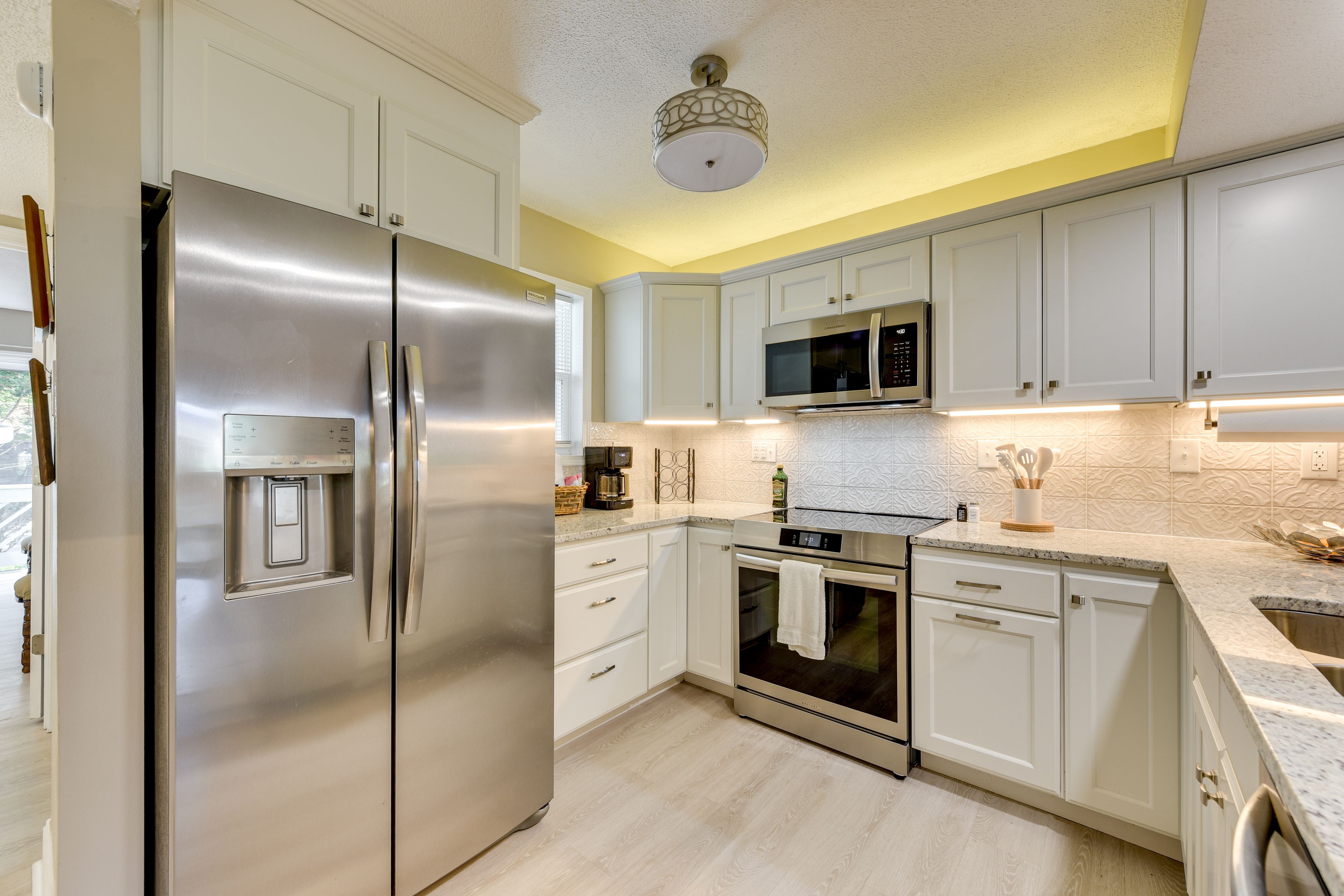 Kitchen | Blender | Toaster | Spices | 1st Floor