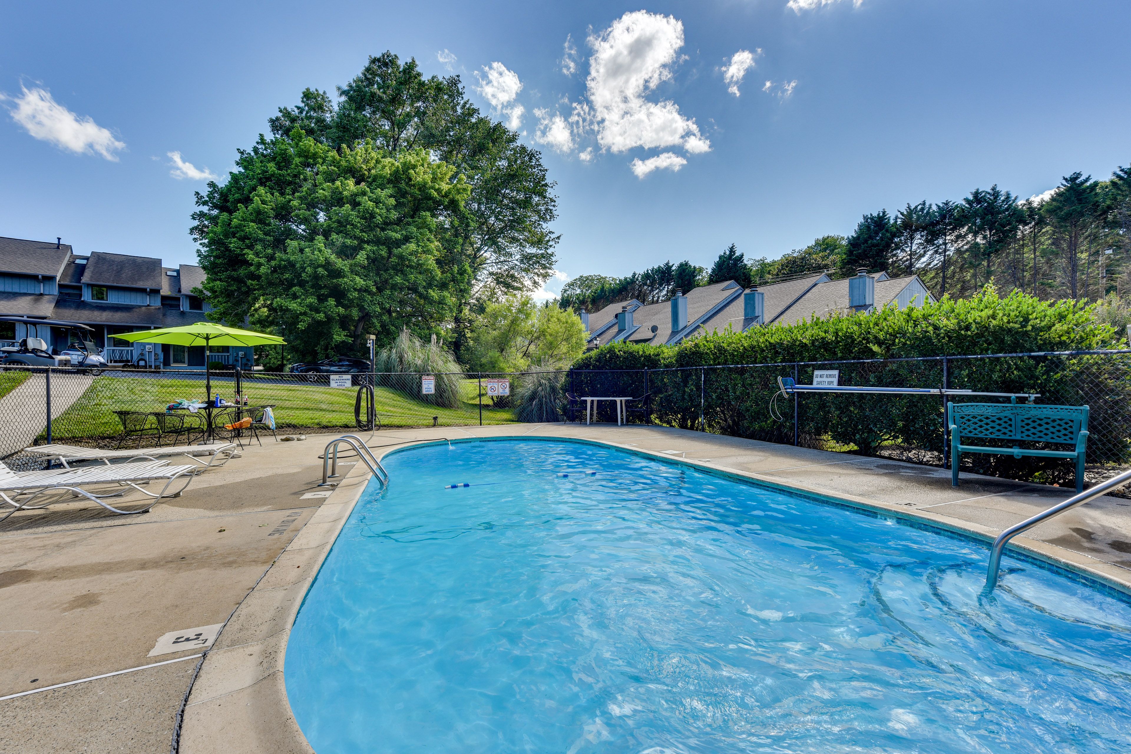 Willow Run | Community Pool