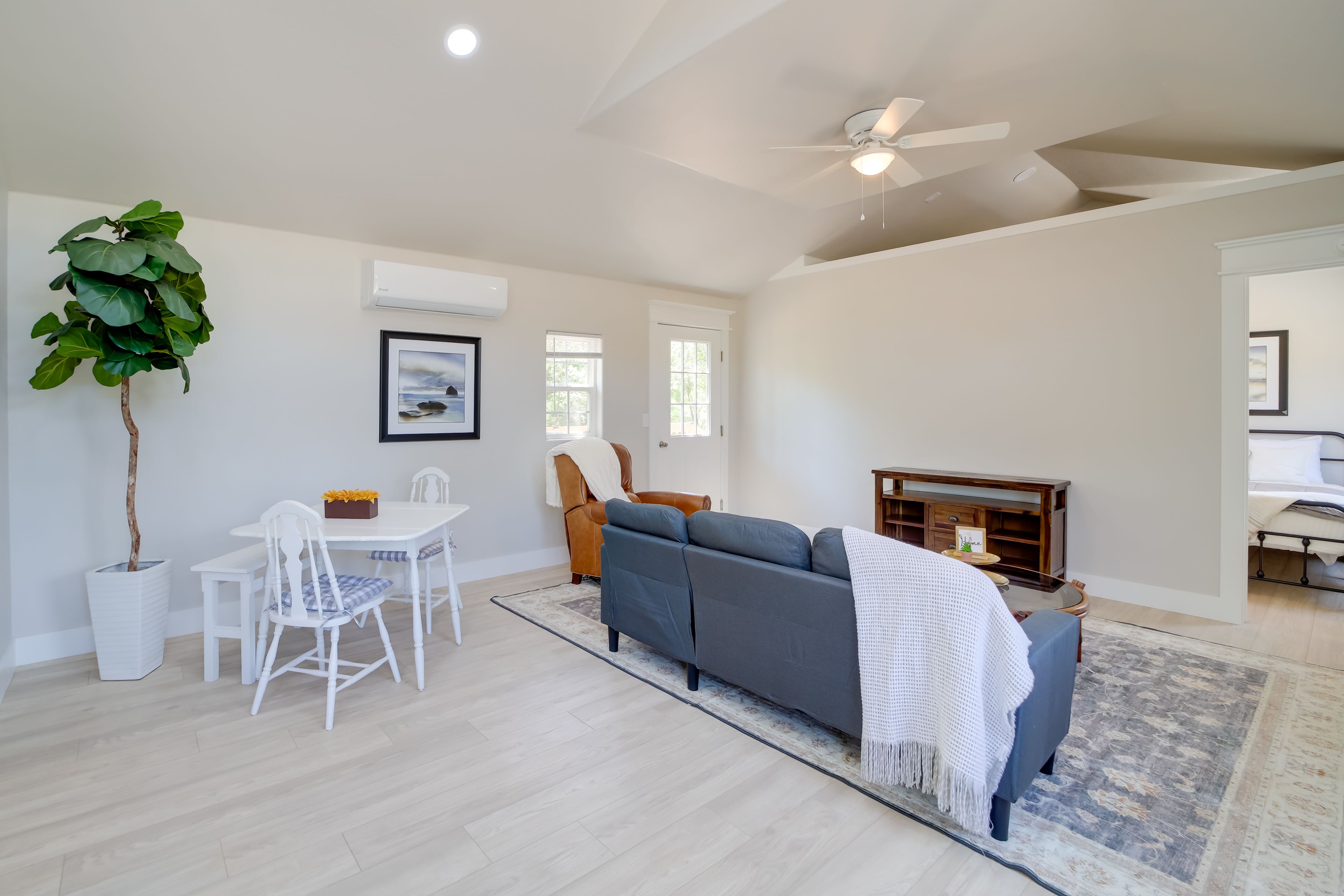 Living Room | Free WiFi | Smart TV
