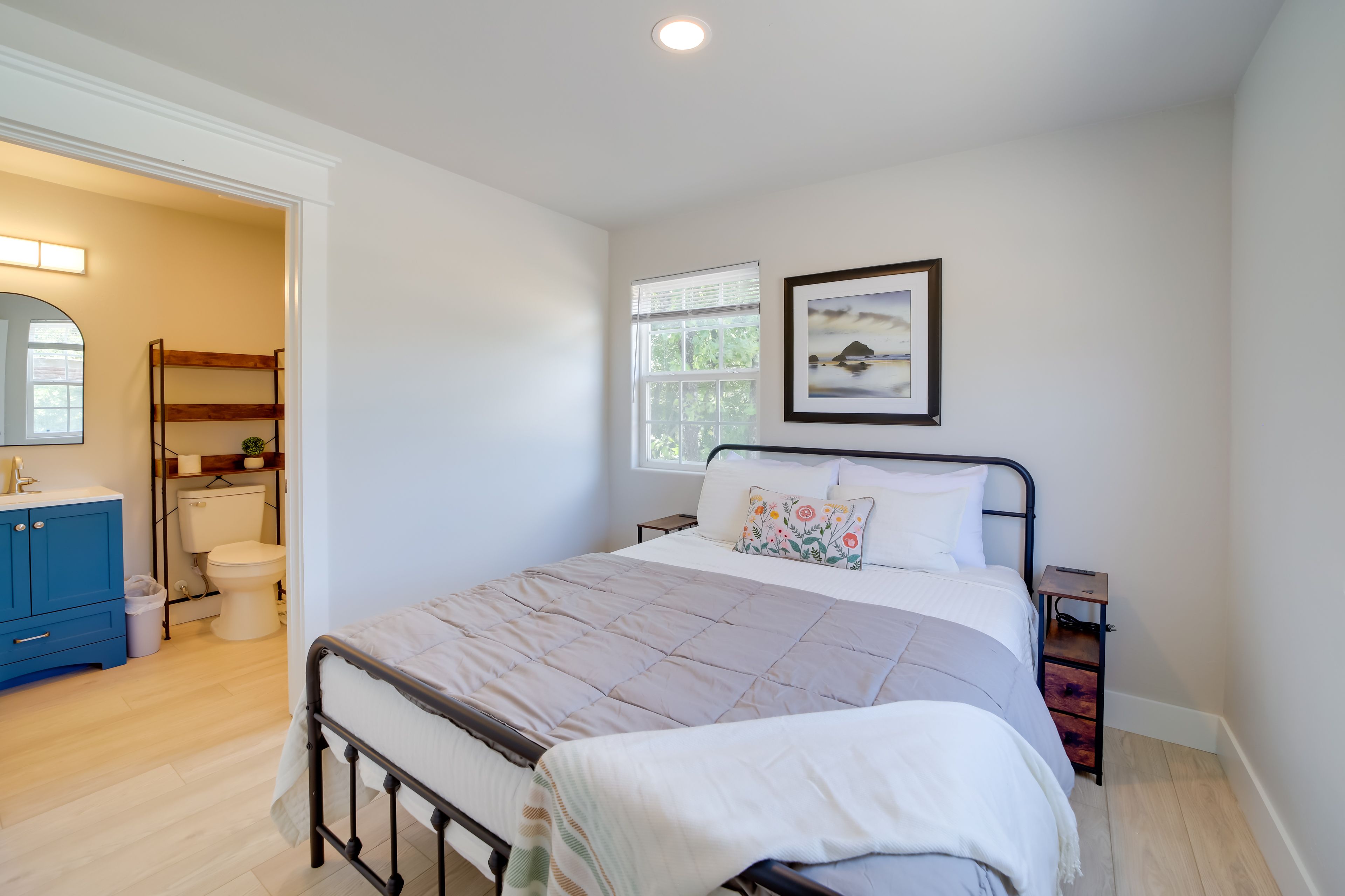 Bedroom 2 | Queen Bed