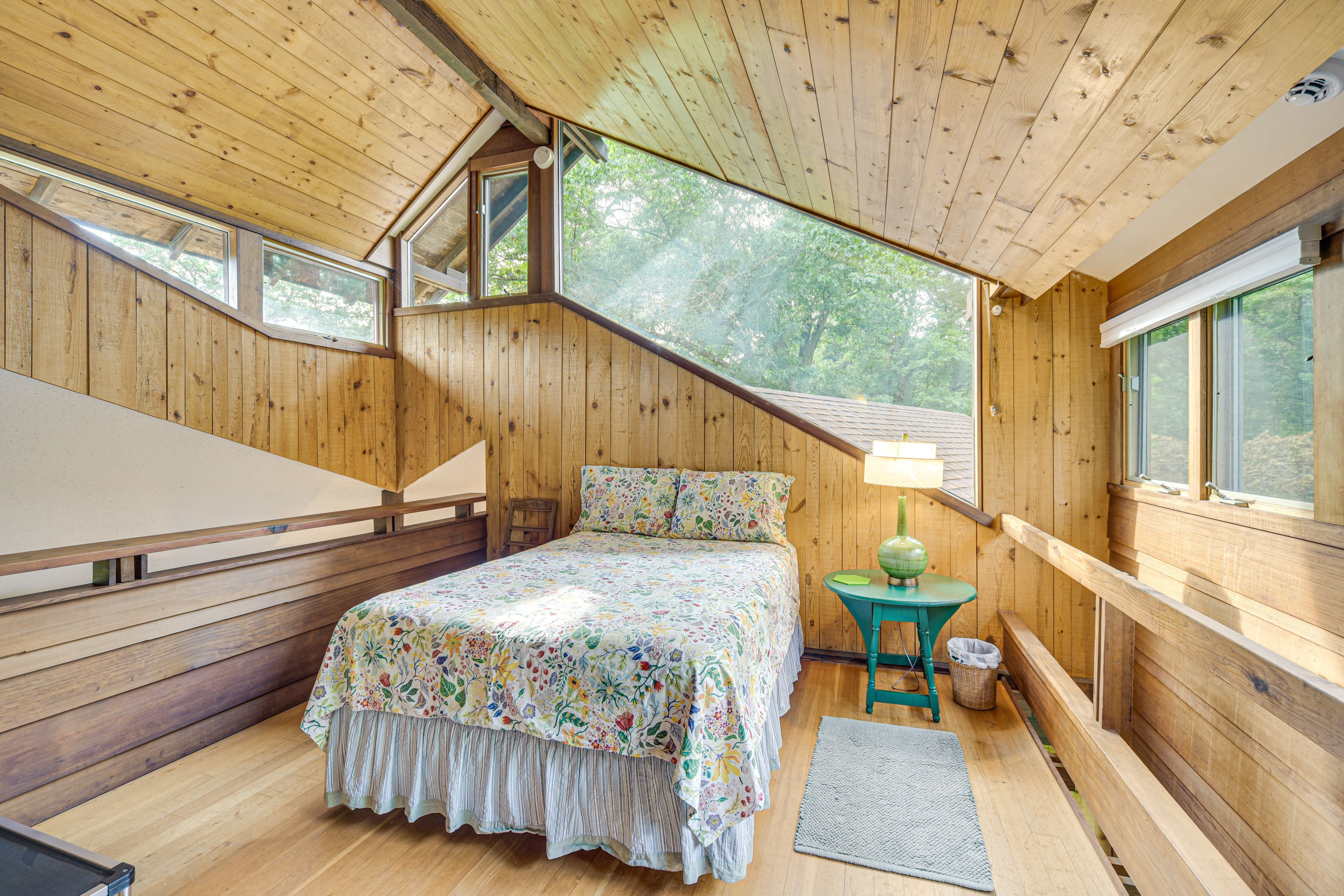 Loft | Full Bed | Desk | 3rd Floor