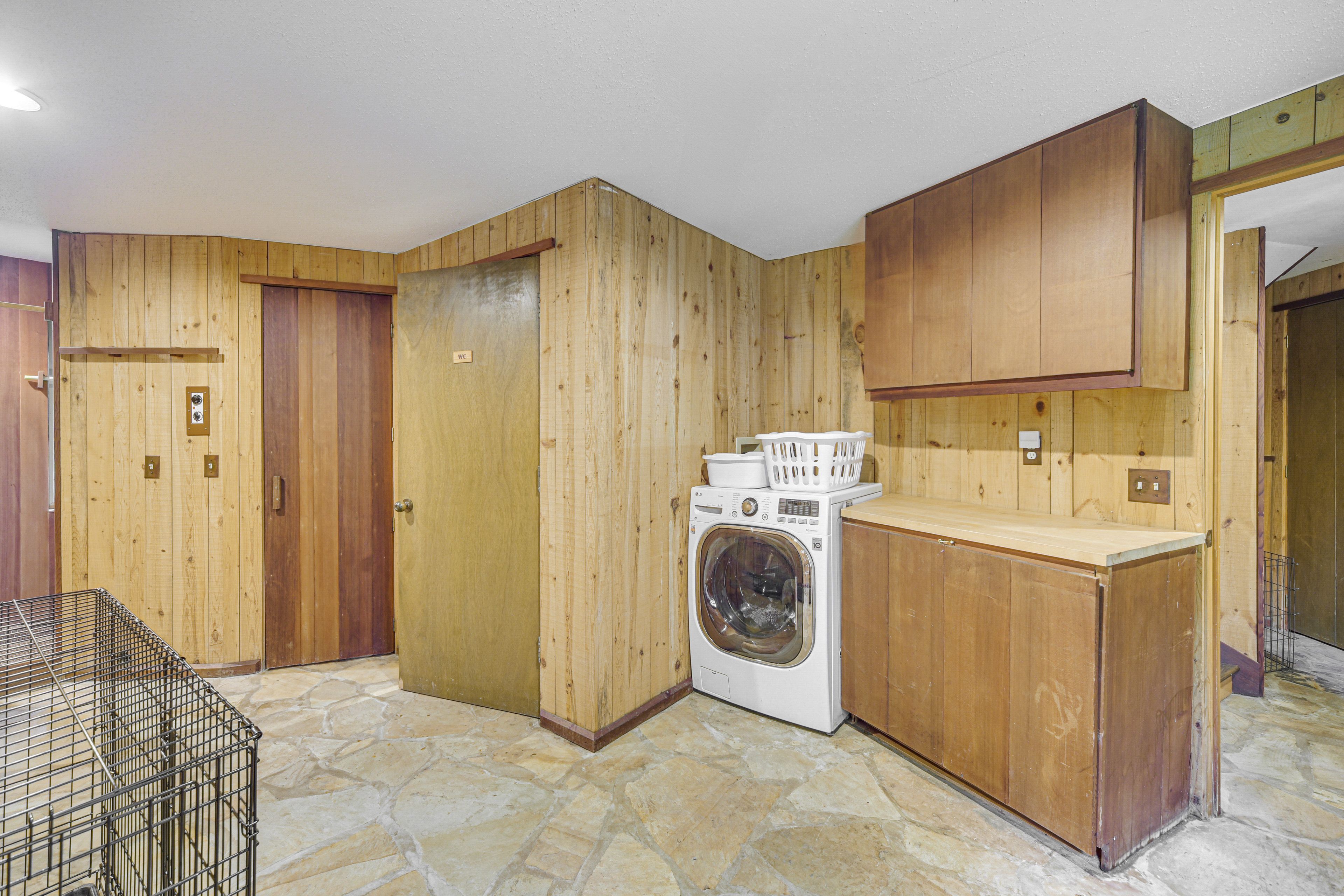 Laundry Room | Dog Crate | 1st Floor